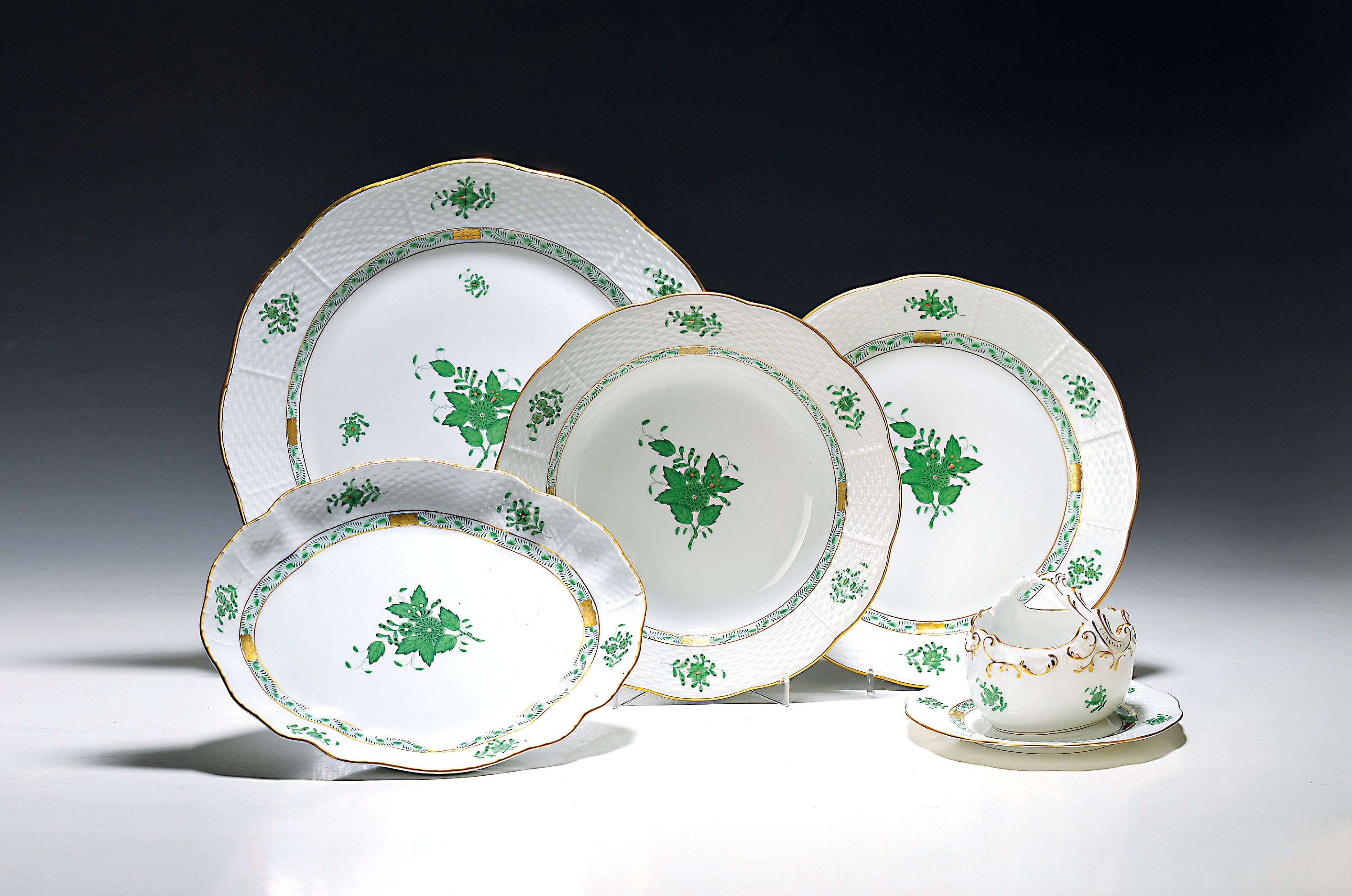 Image 27009889 - Serviceteile Apponyi grün, Herend, Ungarn, Porzellan, Goldstaffage, 11 Speiseteller D. ...