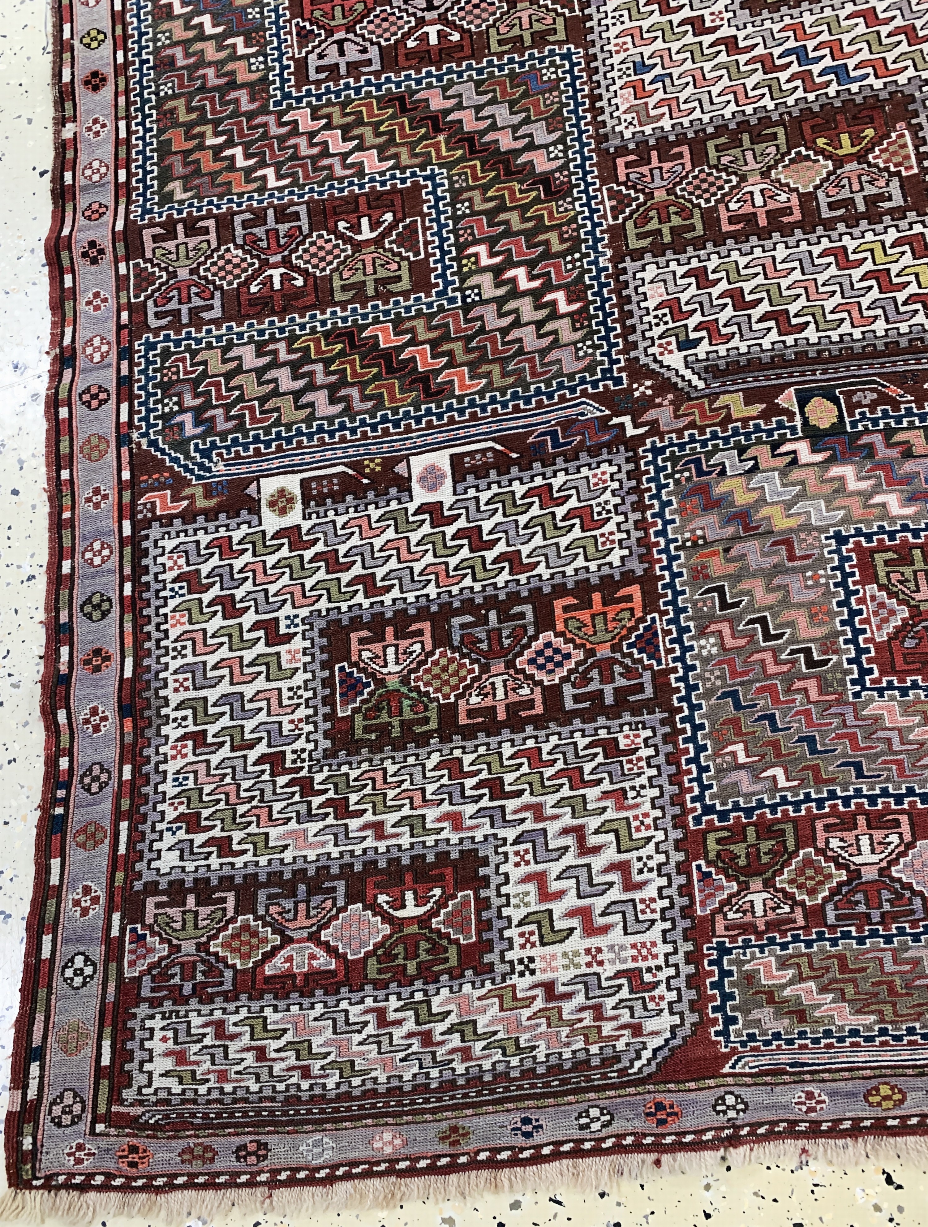 Detail c: Sileh"Drachen-Sumakh", Kaukasus, um 1900, Wolle auf Wolle, ca. 270 x 200 cm, EHZ: 2, (kleine Restaurierungen)