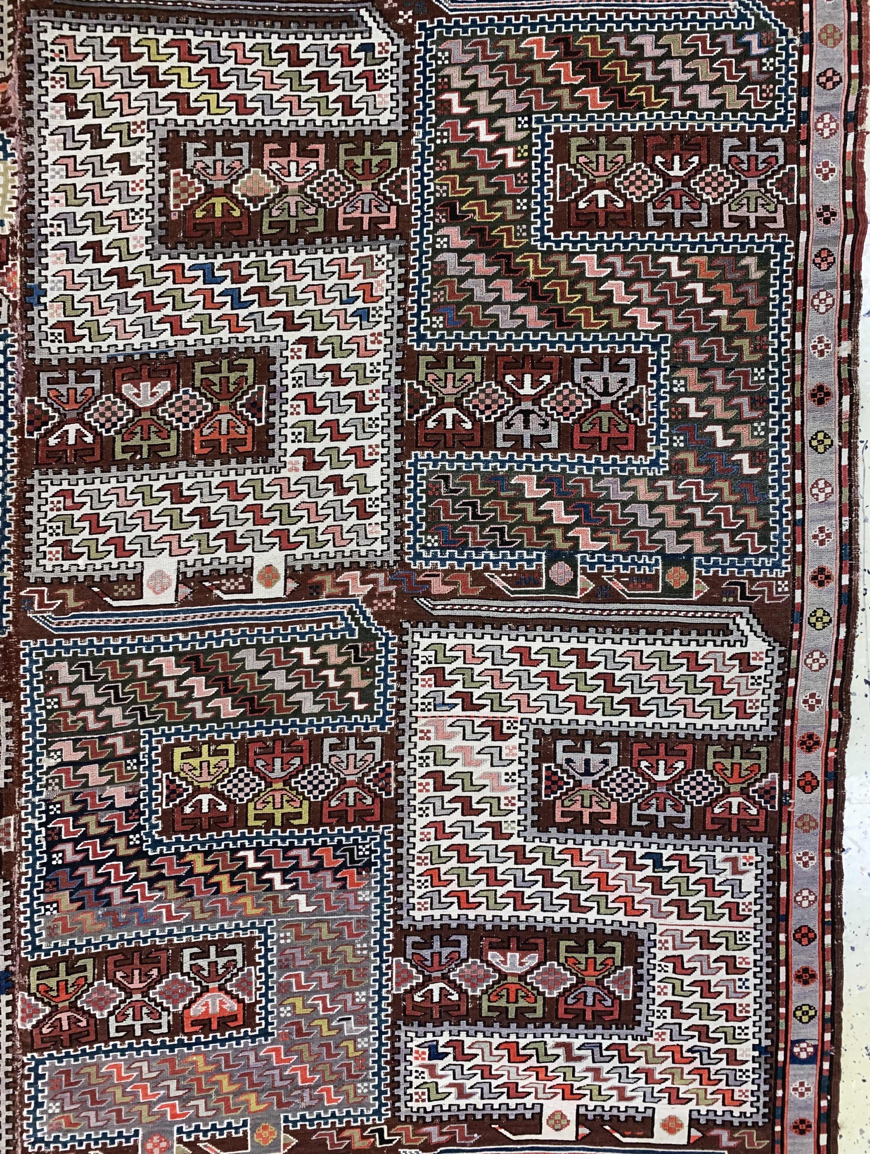 Detail f: Sileh"Drachen-Sumakh", Kaukasus, um 1900, Wolle auf Wolle, ca. 270 x 200 cm, EHZ: 2, (kleine Restaurierungen)