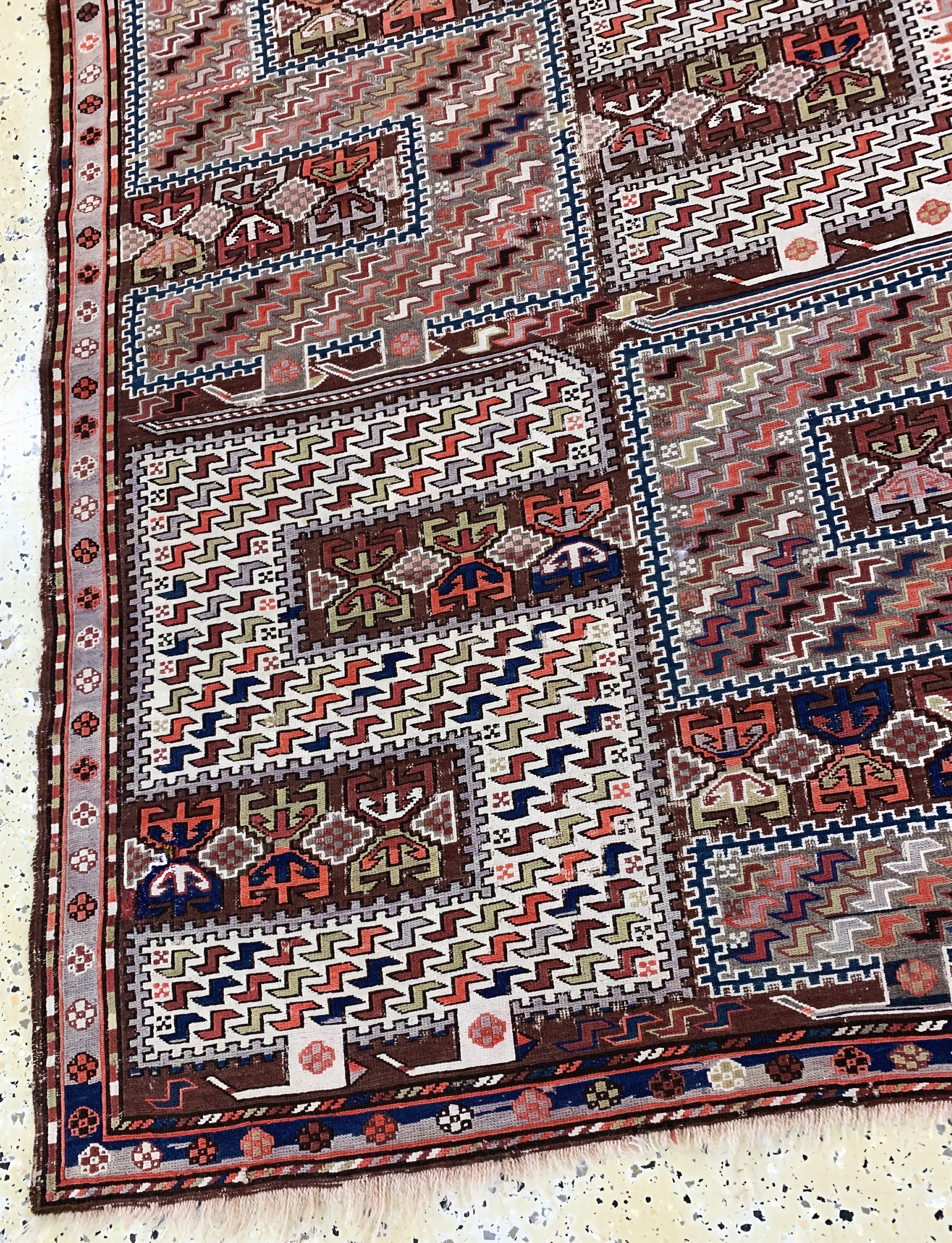 Detail i: Sileh"Drachen-Sumakh", Kaukasus, um 1900, Wolle auf Wolle, ca. 270 x 200 cm, EHZ: 2, (kleine Restaurierungen)
