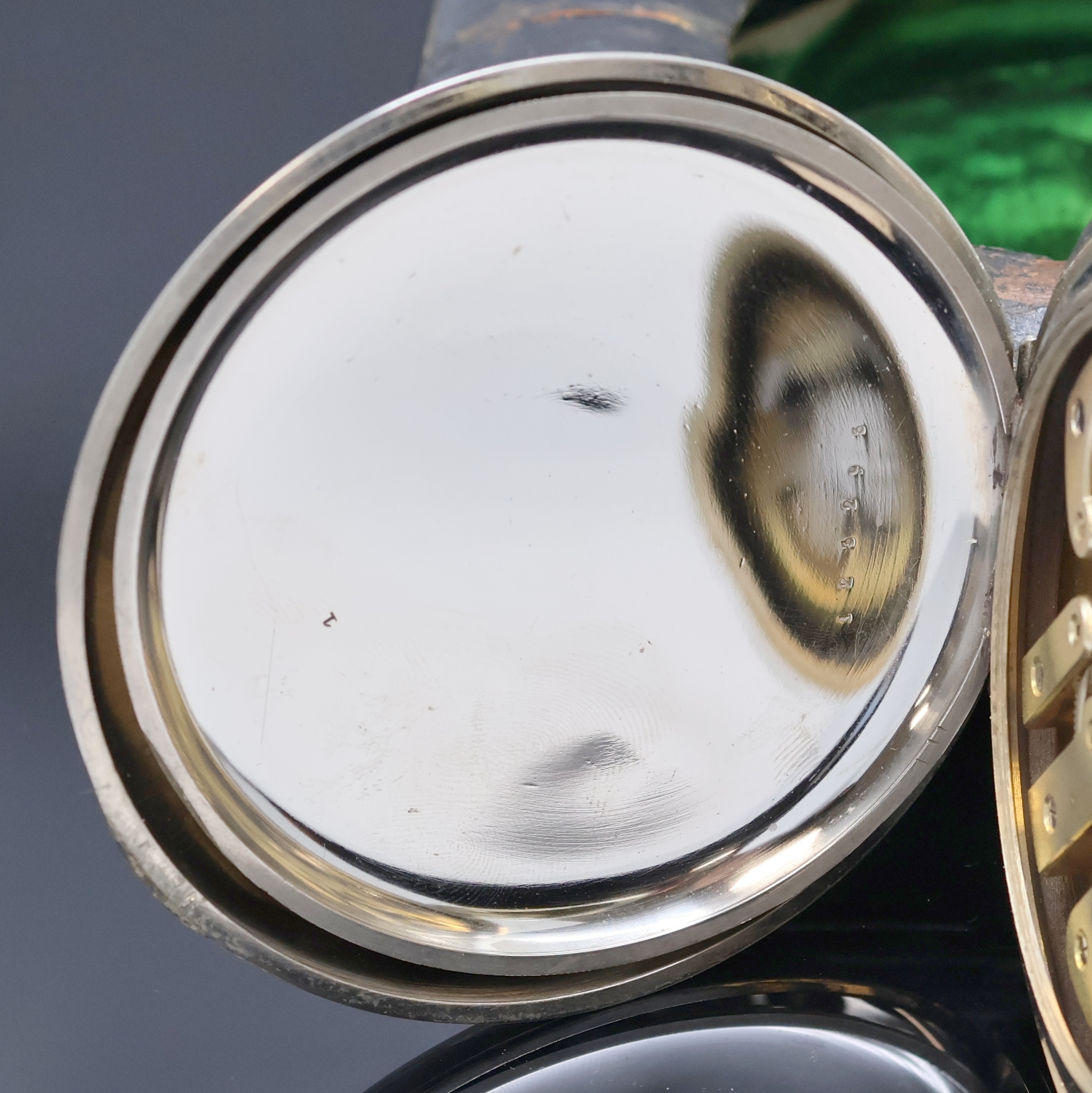 Detail e: A.WEBSTER & Co große Eisenbahner-Taschenuhr in Nickel, Schweiz um 1890, glattes Geh. dell., Emailzifferbl. riss., röm. Zahlen, gebl. Zeiger, kl. ...