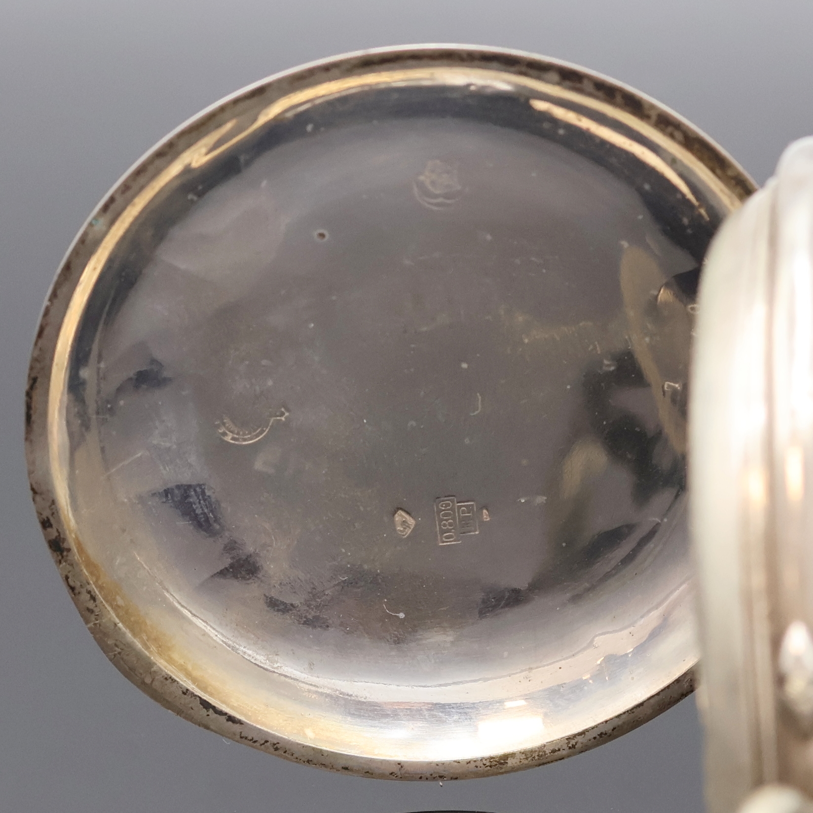 Detail c: ECLIPSE große offene Taschenuhr in Silber mit Nickel-Kette, Schweiz um 1890, Geh. dell., Rückdeckel m. floraler Grav. u. Monogrammspiegel, ...