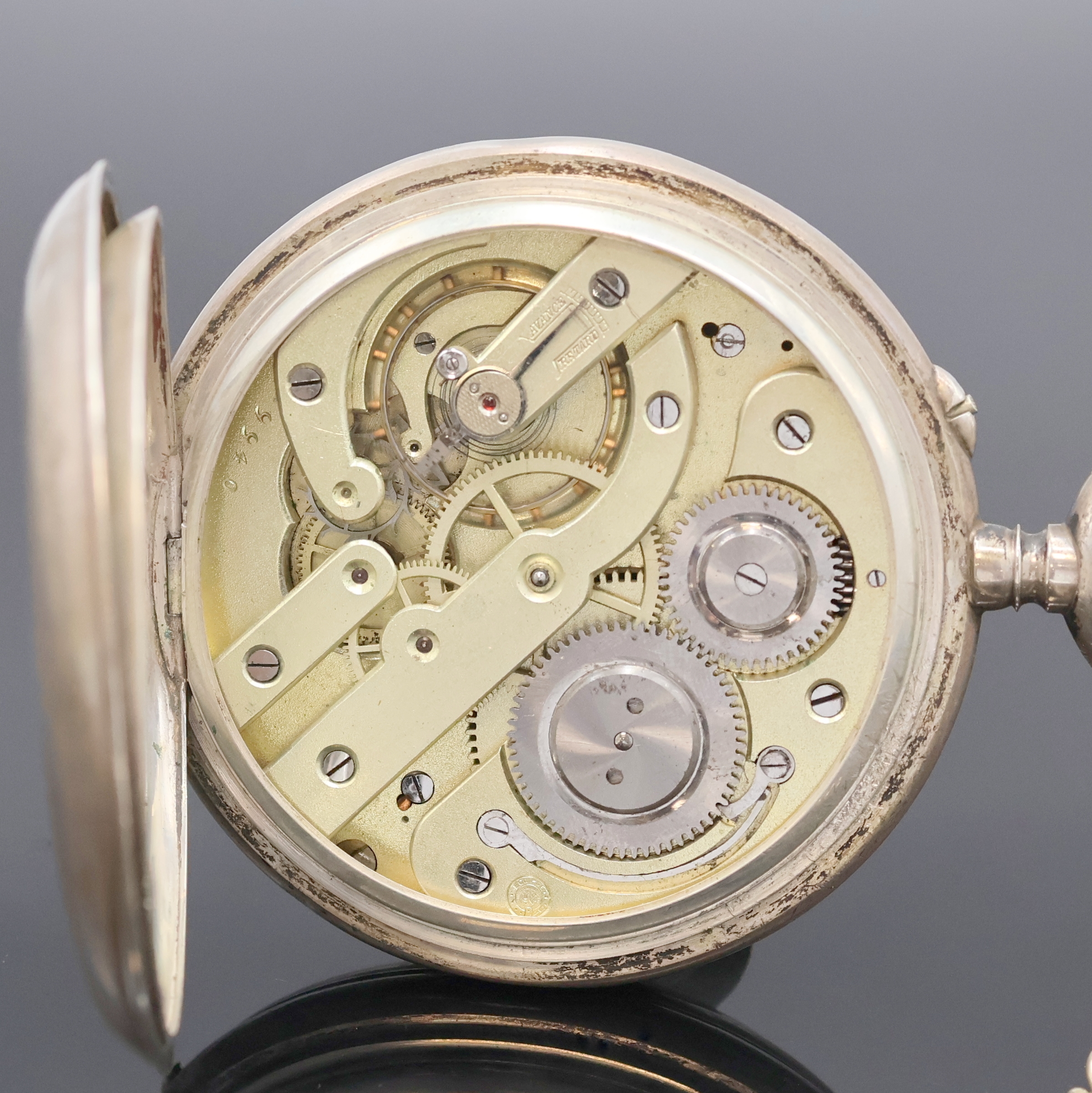 Detail d: ECLIPSE große offene Taschenuhr in Silber mit Nickel-Kette, Schweiz um 1890, Geh. dell., Rückdeckel m. floraler Grav. u. Monogrammspiegel, ...