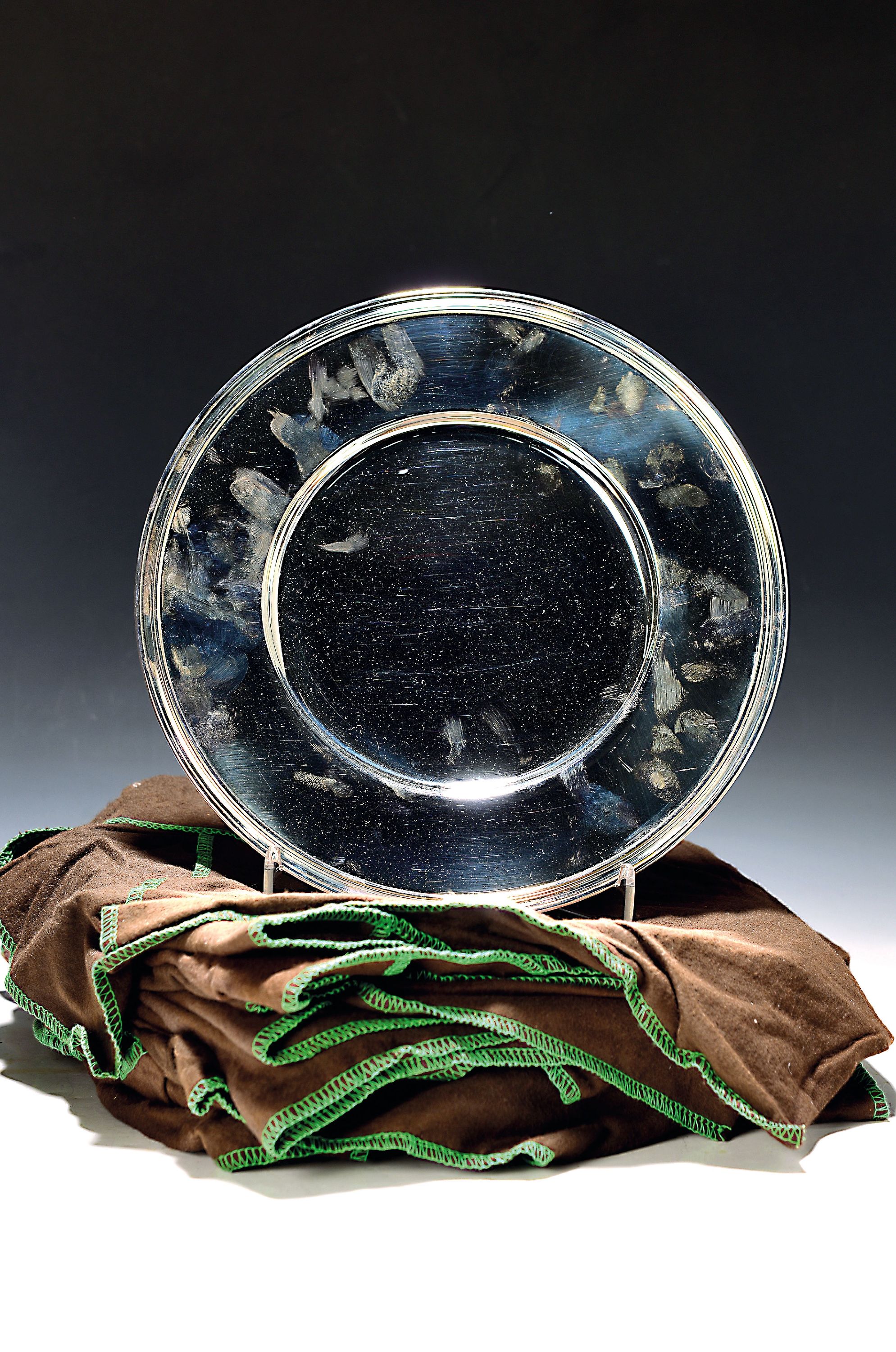 Image 27010050 - 12 Platzteller, Christofle, Frankreich, versilbert, geriefter Rand, D. 30 cm