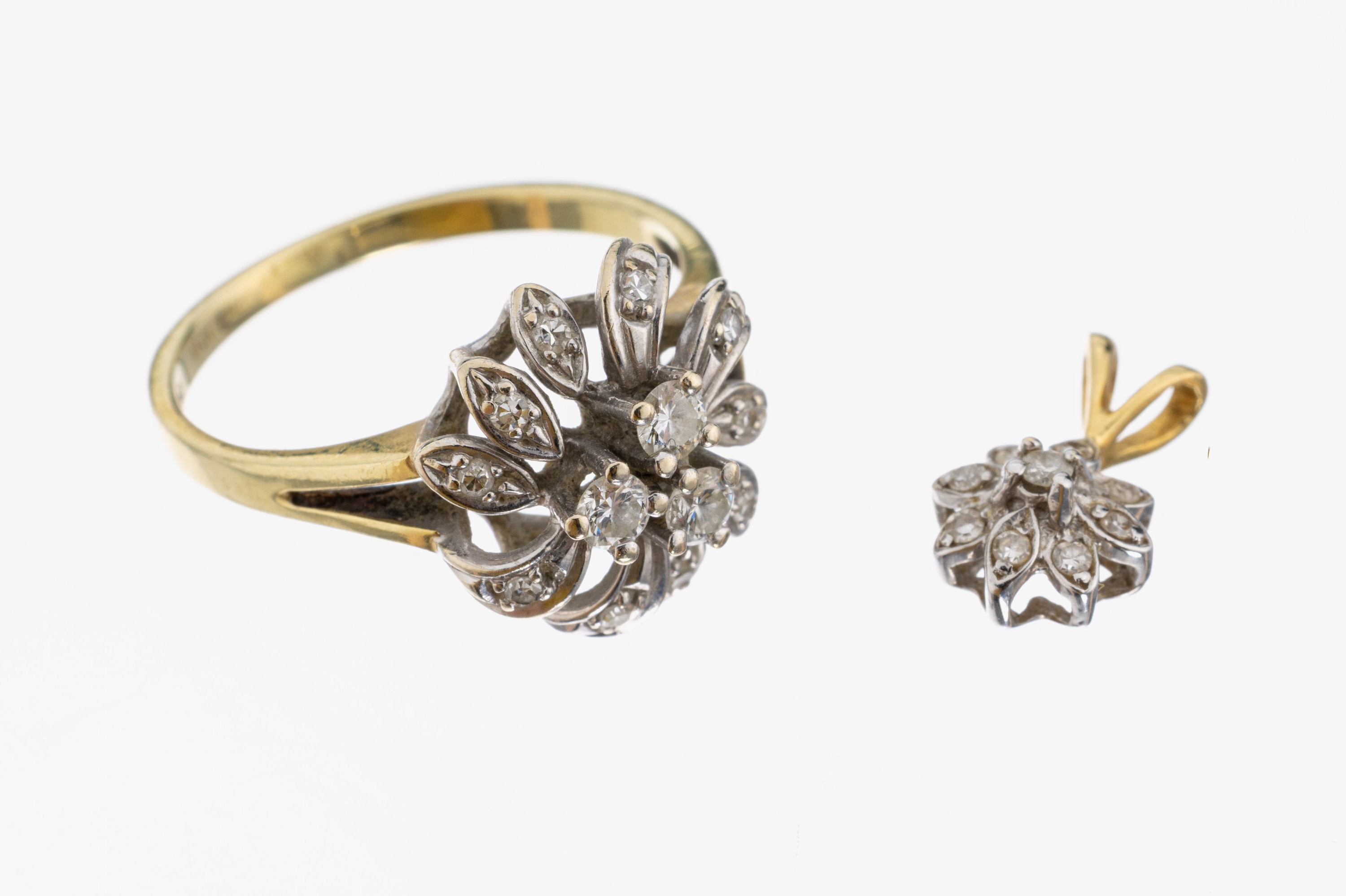 Image 27010094 - 18 und 14 kt Gold Diamant-Konvolut, GG/WG 750/000 und 585/000, best. aus: 1 Anhänger, ...