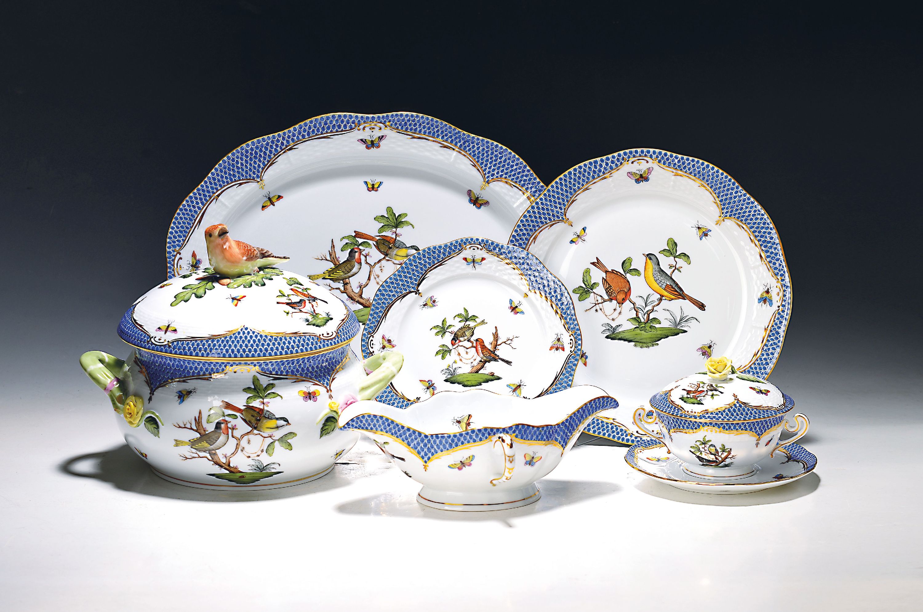 Image 27010137 - Speiseservice Rothschild mit blauem Schuppendekor, Herend, Ungarn, Porzellan, ...