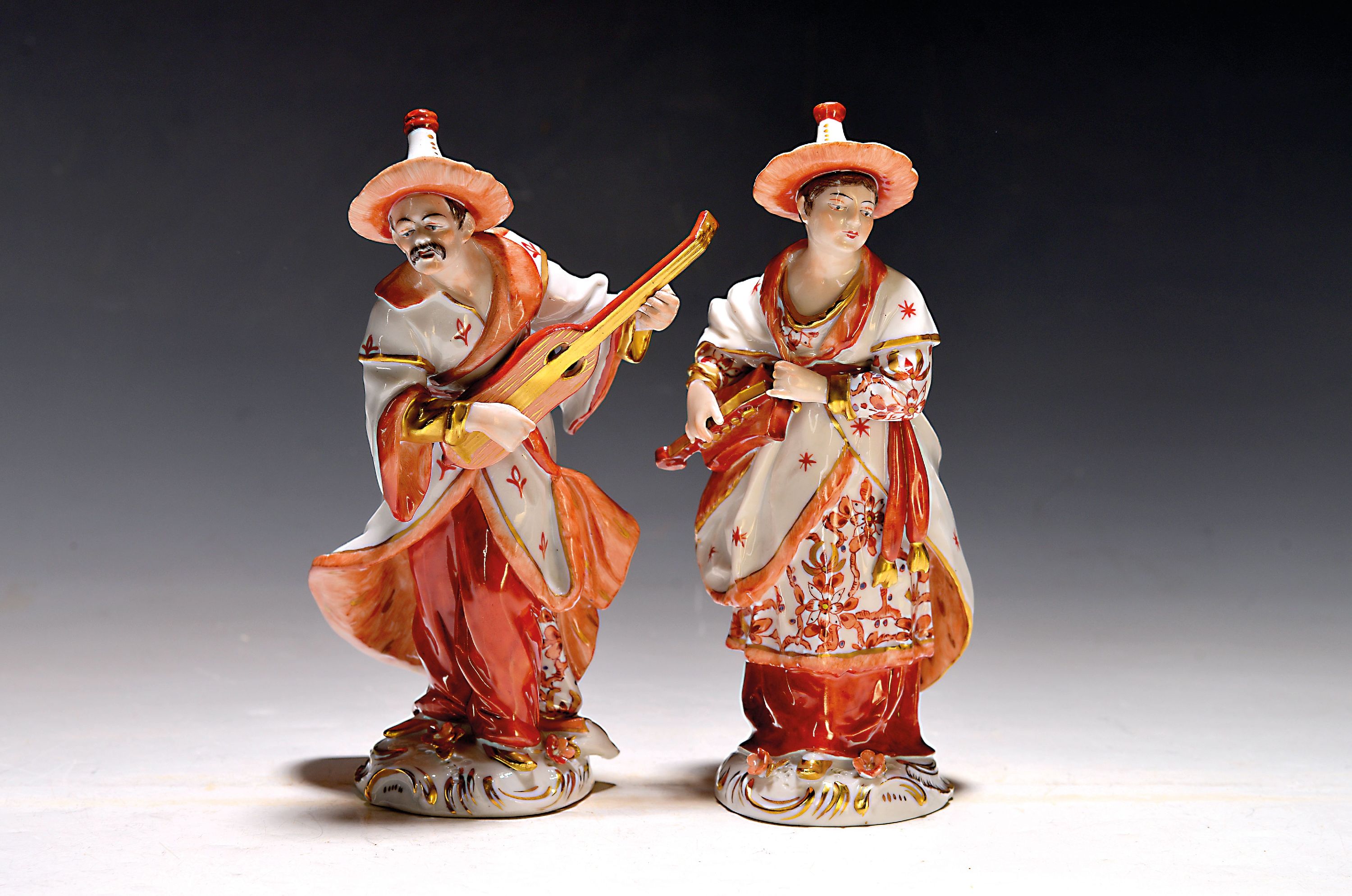 Image 27010139 - Malabar und Malabarin, Volkstedt, 20. Jh., Porzellan, reich bemalt vorwiegend in Rot, ...