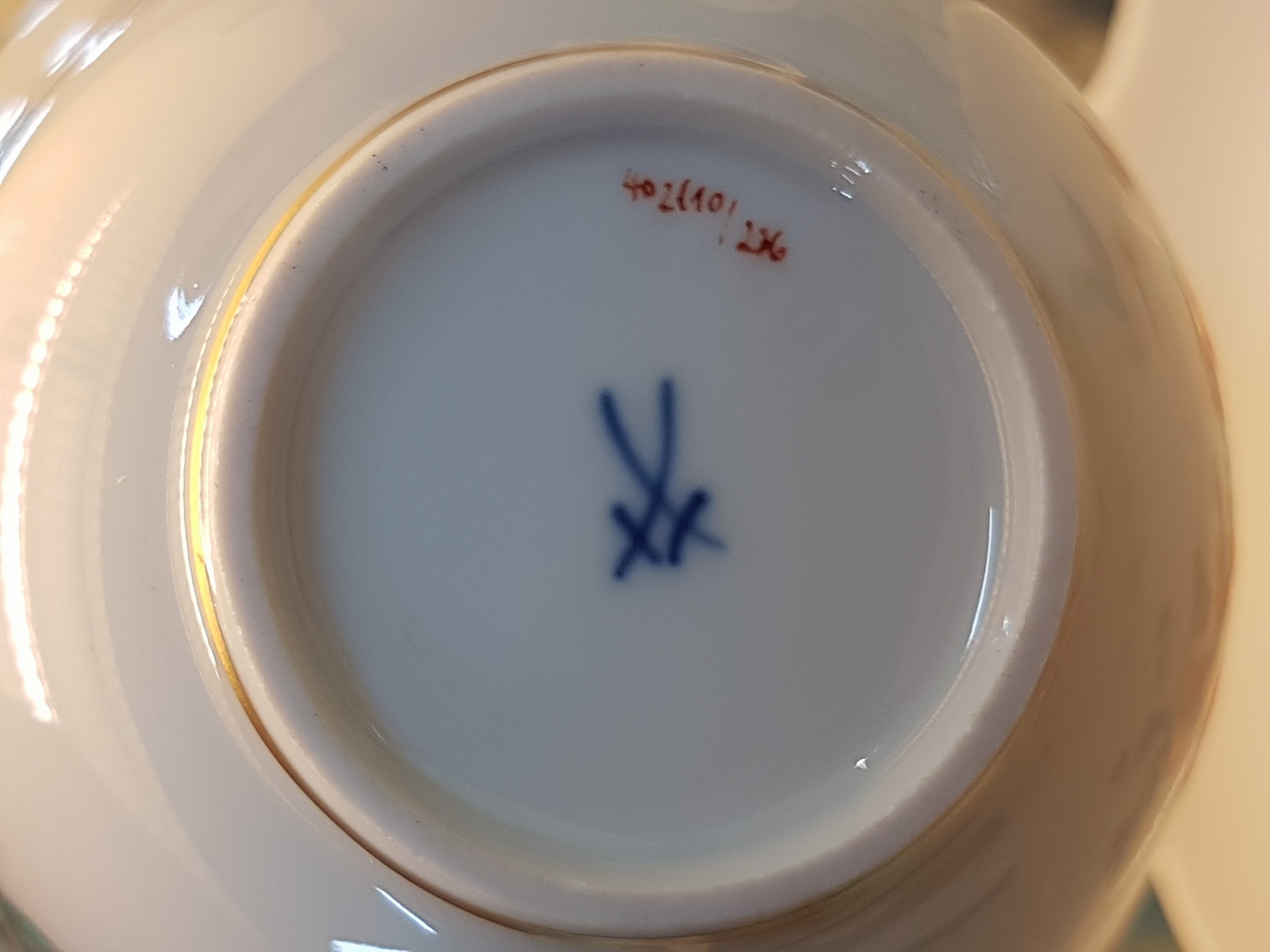 Detail f: Kaffeeservice, Meissen, 20. Jh., 1. Wahl, Kakiemondekor mit Kranich und Löwen, bunt bemalt, Goldränder, Kaffeekanne, Zuckerdose, Milchkännchen, 6 ...