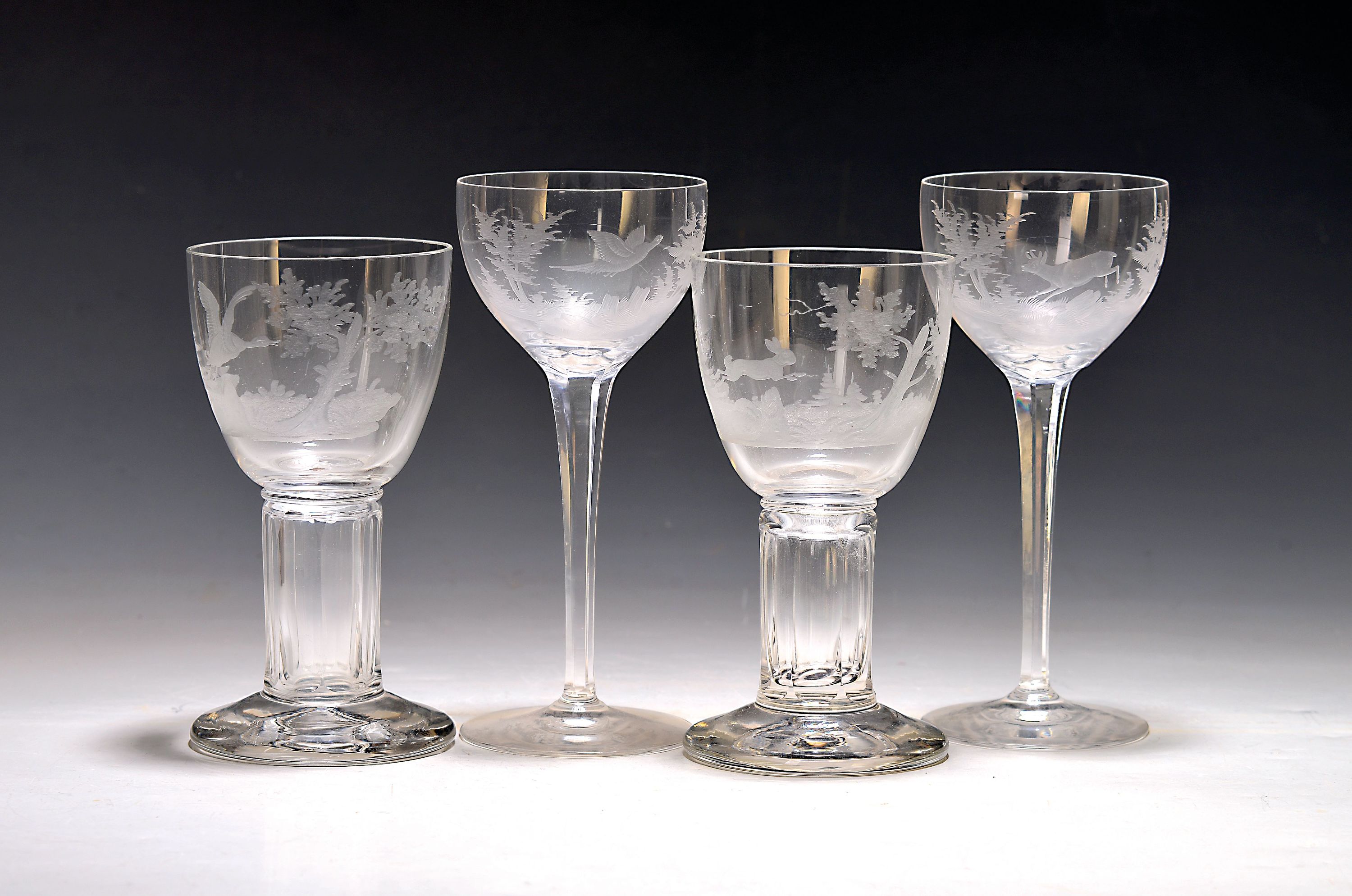 Image 27010145 - 7 Weißwein- und 5 Rotweingläser, deutsch, um 1900, farbloses Glas, Kuppa geschliffen ...