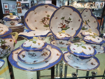 27010137a - Speiseservice Rothschild mit blauem Schuppendekor, Herend, Ungarn, Porzellan, ...