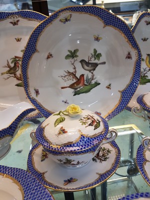 27010137d - Speiseservice Rothschild mit blauem Schuppendekor, Herend, Ungarn, Porzellan, ...