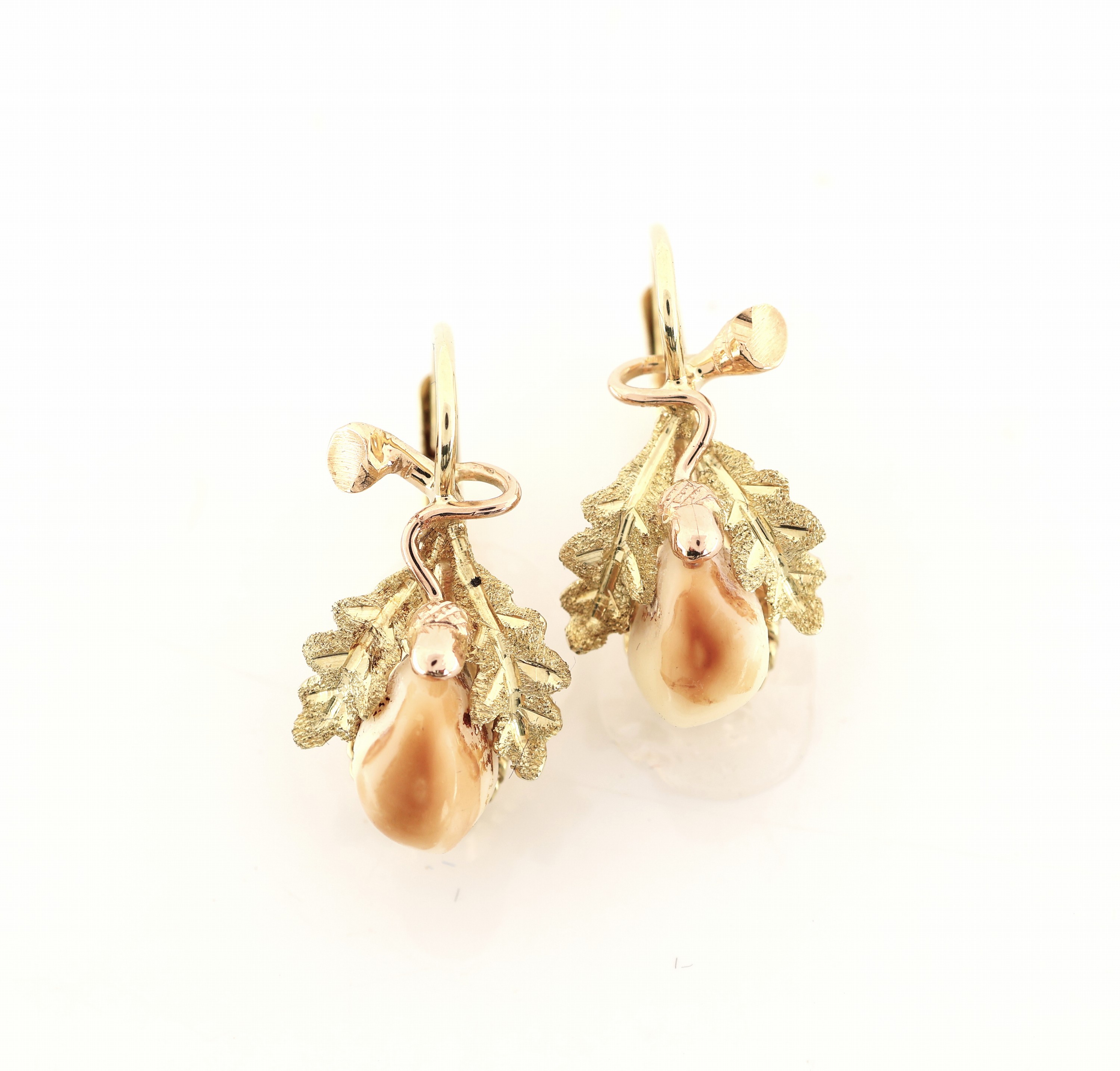 Image 27010200 - 14 kt Gold Grandel-Ohrhänger, 1950er Jahre, GG/RG 585/000, Eichenlaubdekor, 2 Grandeln, ...