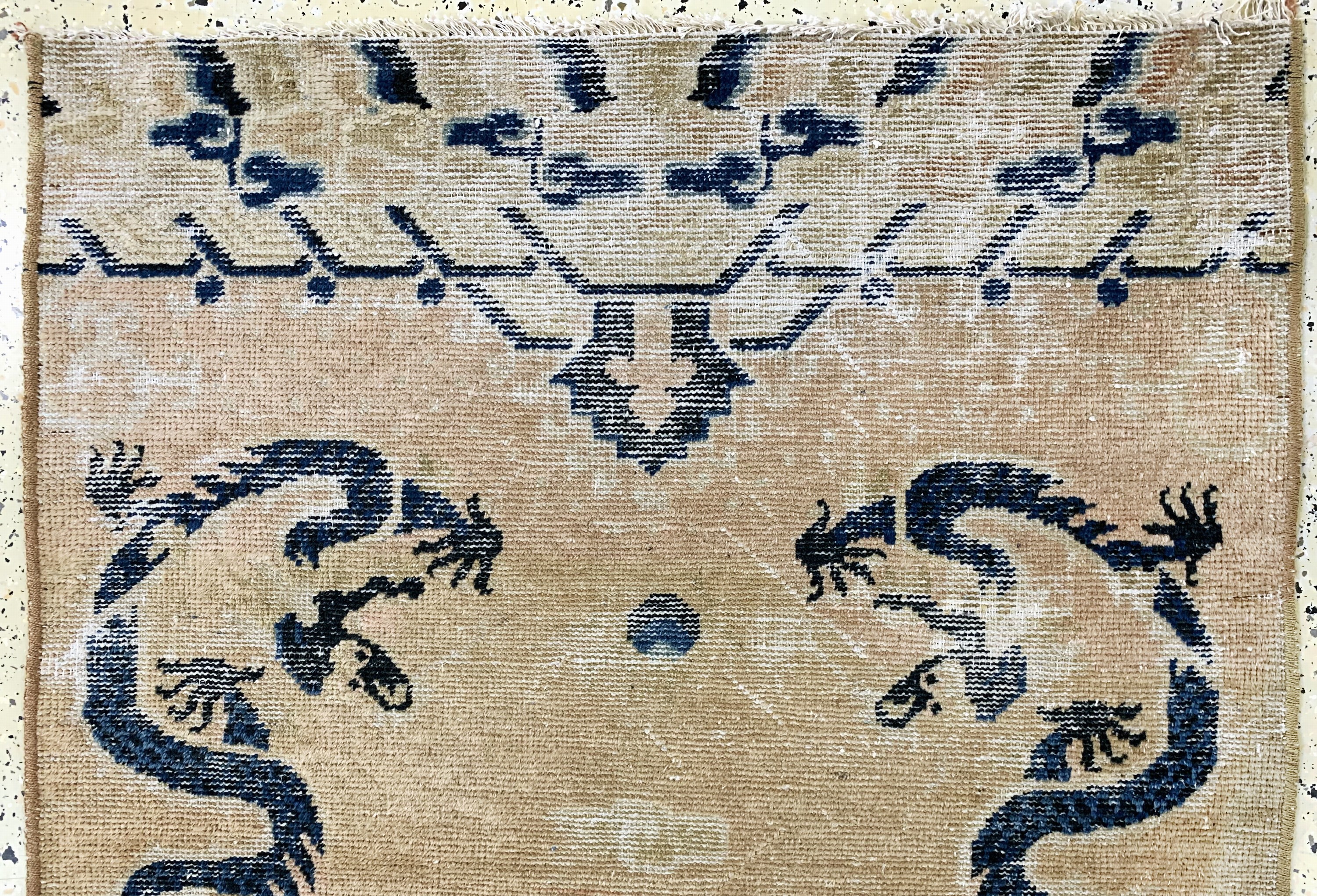 Detail a: Ning-Hsia"Drachen-Teppich", China, Anfang 19.Jhd, Wolle auf Baumwolle, ca. 176 x 103 cm,EHZ: 3(Rückseite mit ...