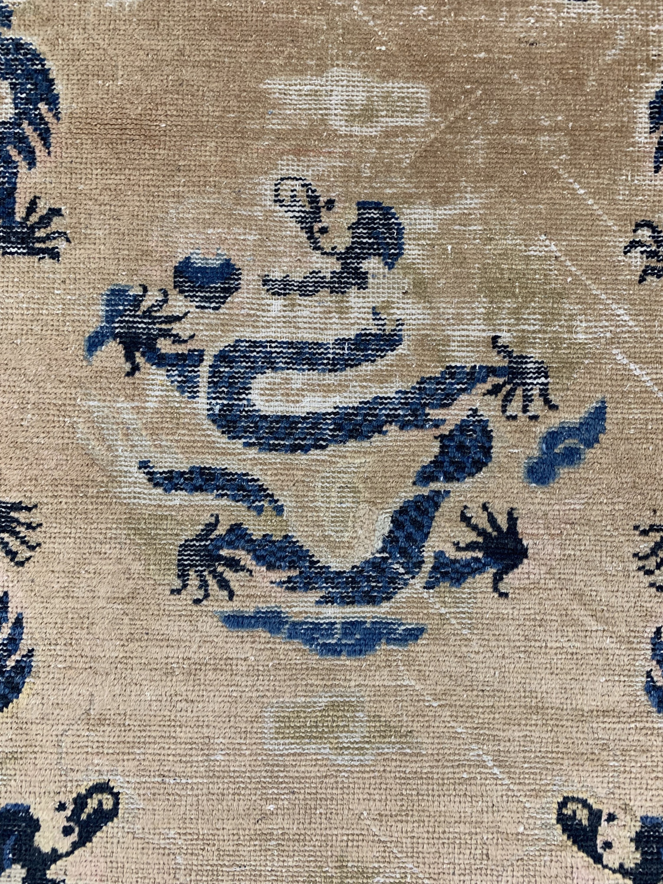 Detail d: Ning-Hsia"Drachen-Teppich", China, Anfang 19.Jhd, Wolle auf Baumwolle, ca. 176 x 103 cm,EHZ: 3(Rückseite mit ...