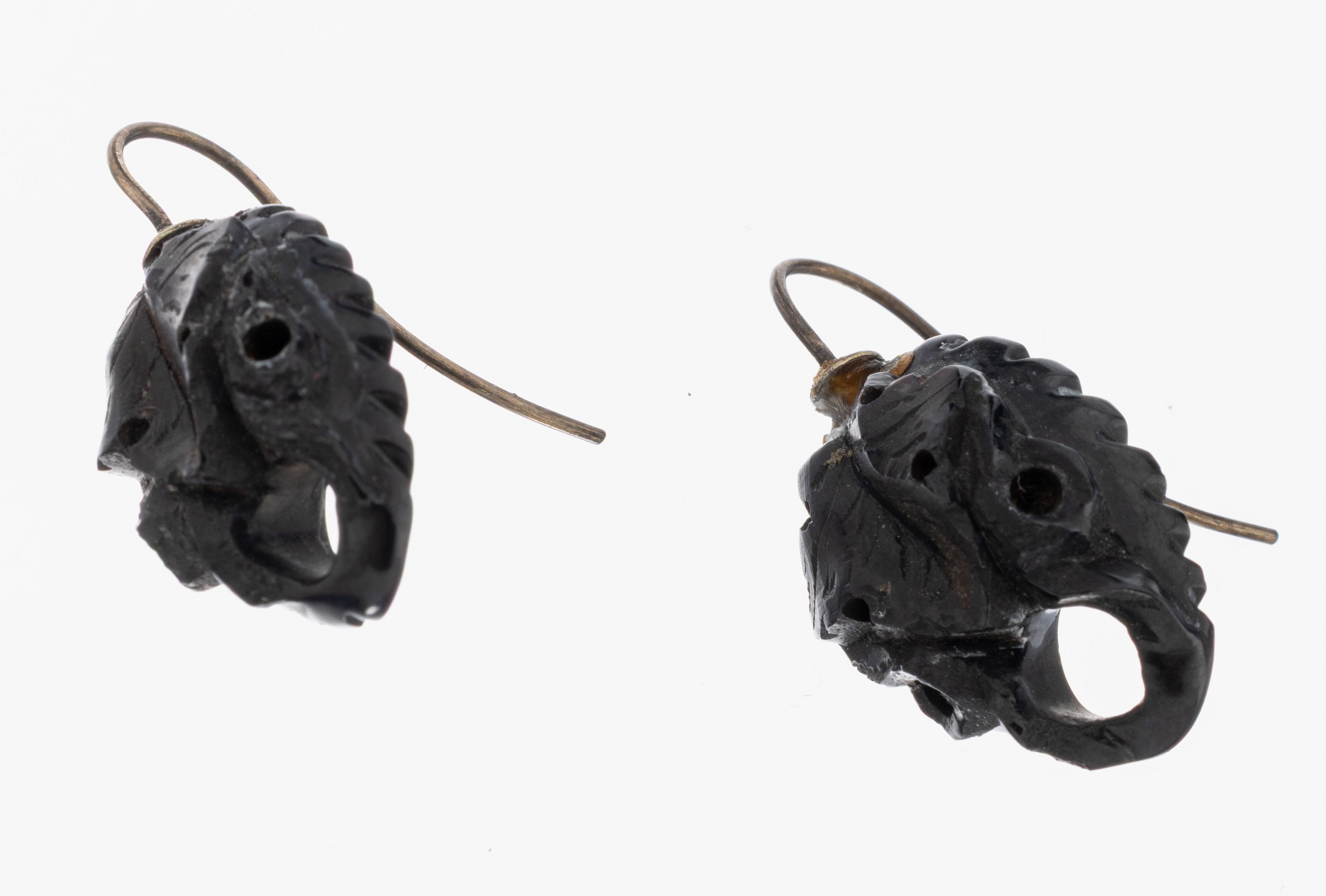 Image 27010215 - Paar Gagat-Ohrhänger, Idar-Oberstein um 1900, Weinlaubdekor, Einhänger fehlen, L. ca. ...