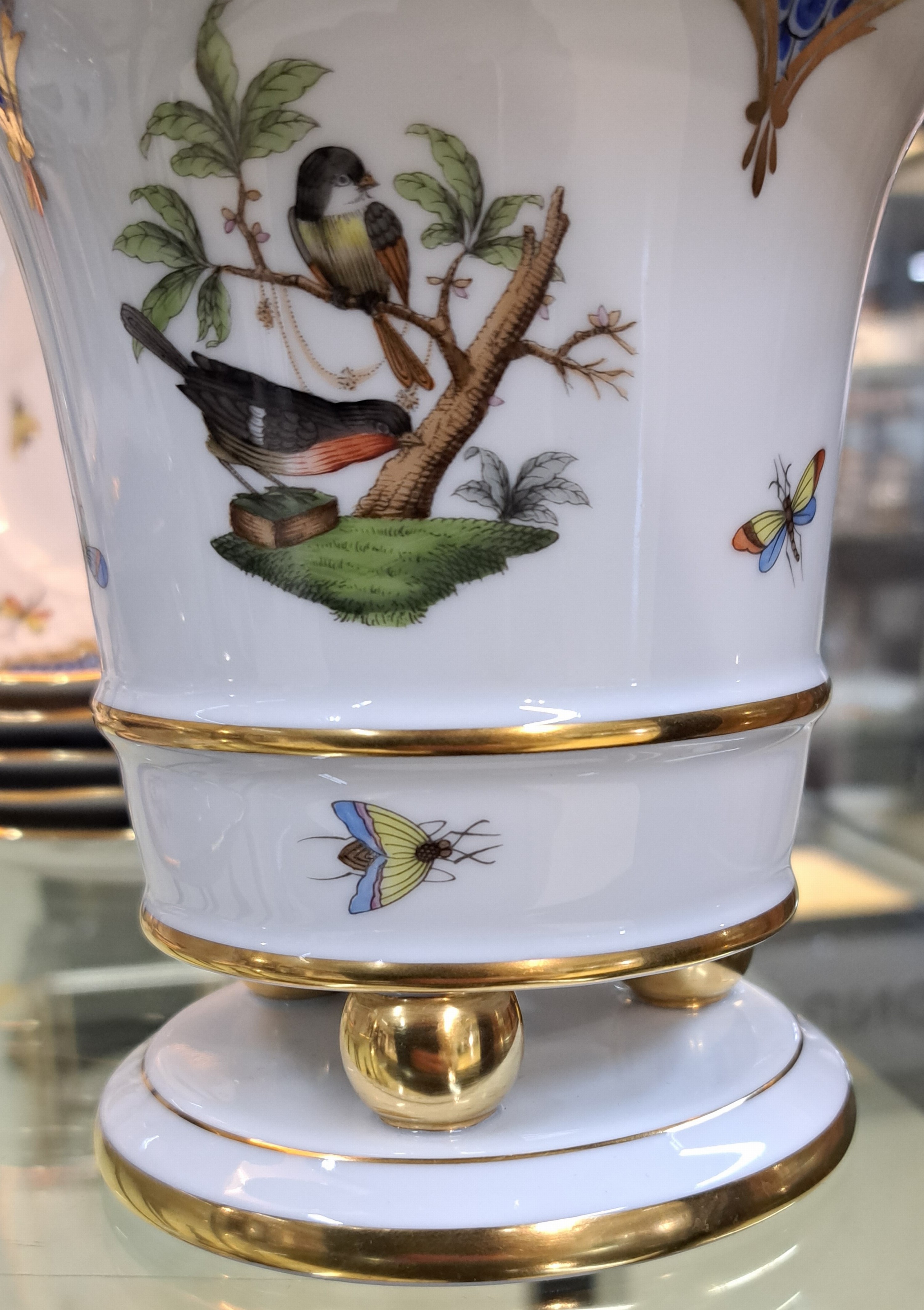 Detail k: Speiseservice Rothschild mit blauem Schuppenmuster, Herend, Ungarn, Porzellan, handbemalt, Goldstaffage, 6 Suppentassen mit Deckel und UT, 6 ...