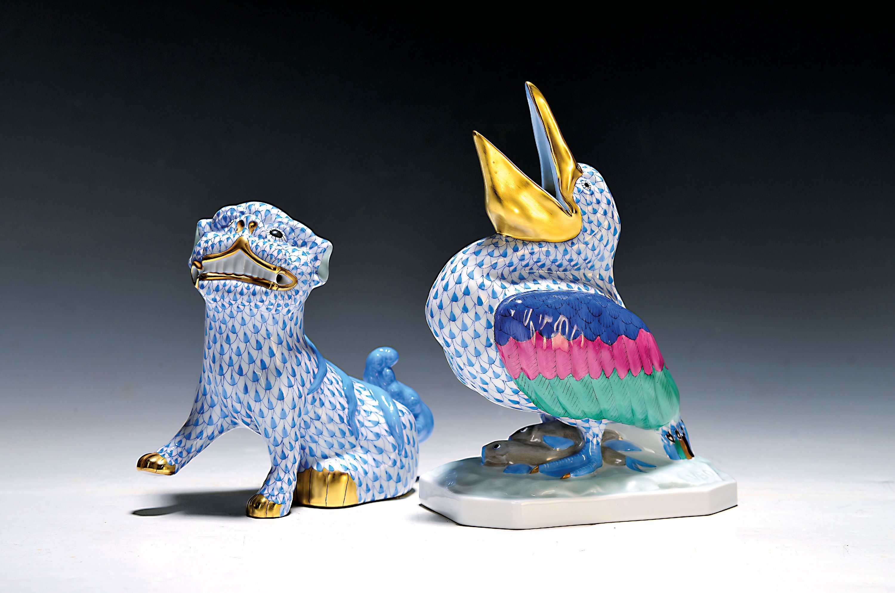 Image 27010250 - 2 Porzellanfiguren, Herend Ungarn, 20. Jh., bunt bemalt mit blauem Fischnetzmuster und ...