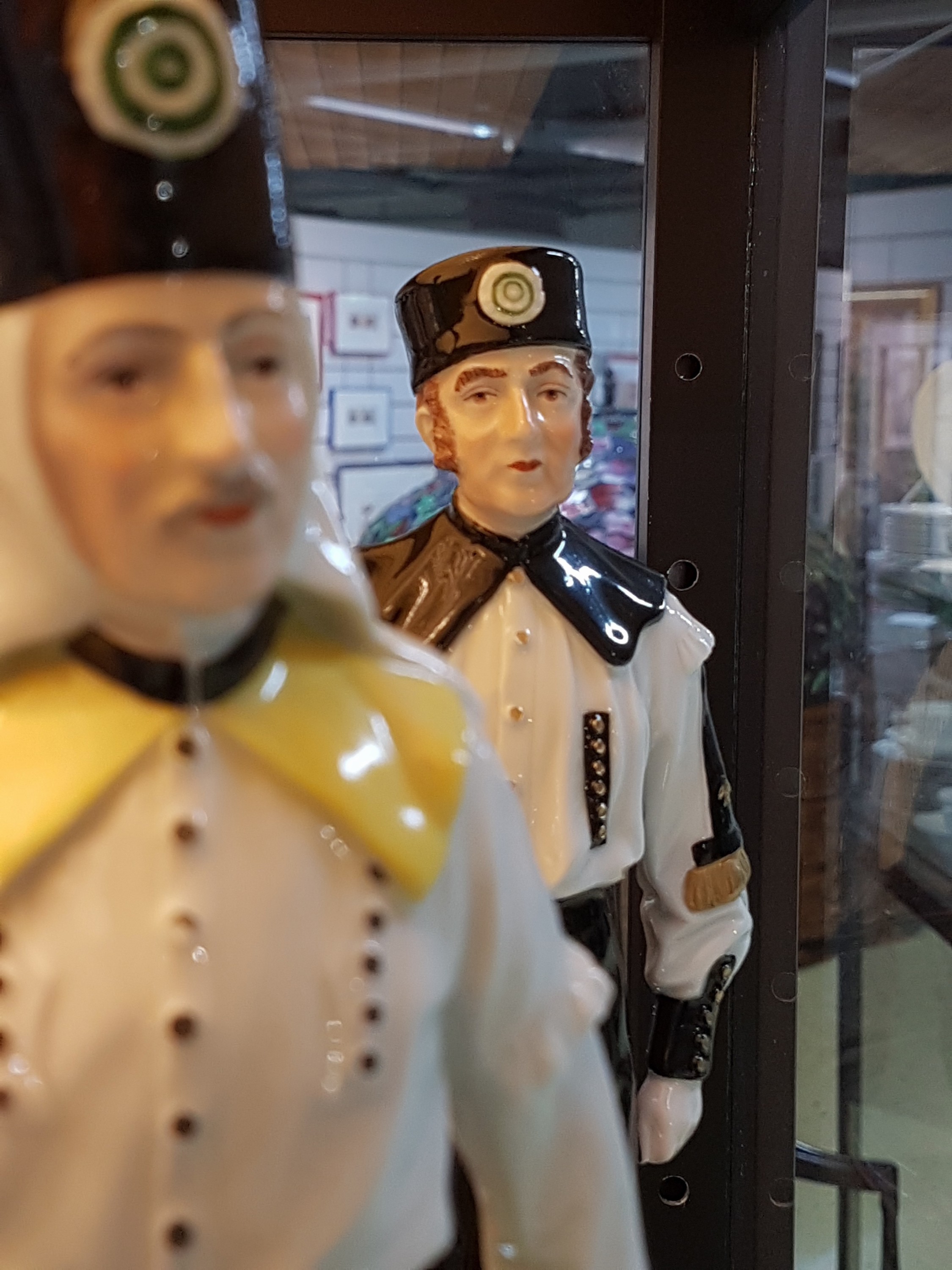 Detail f: 11 Porzellanfiguren der sog. "Hüttenparade", Potschappel, Dresden, Porzellan, farbig staffiert, Darstellung 11 verschiedener Gattungen von ...