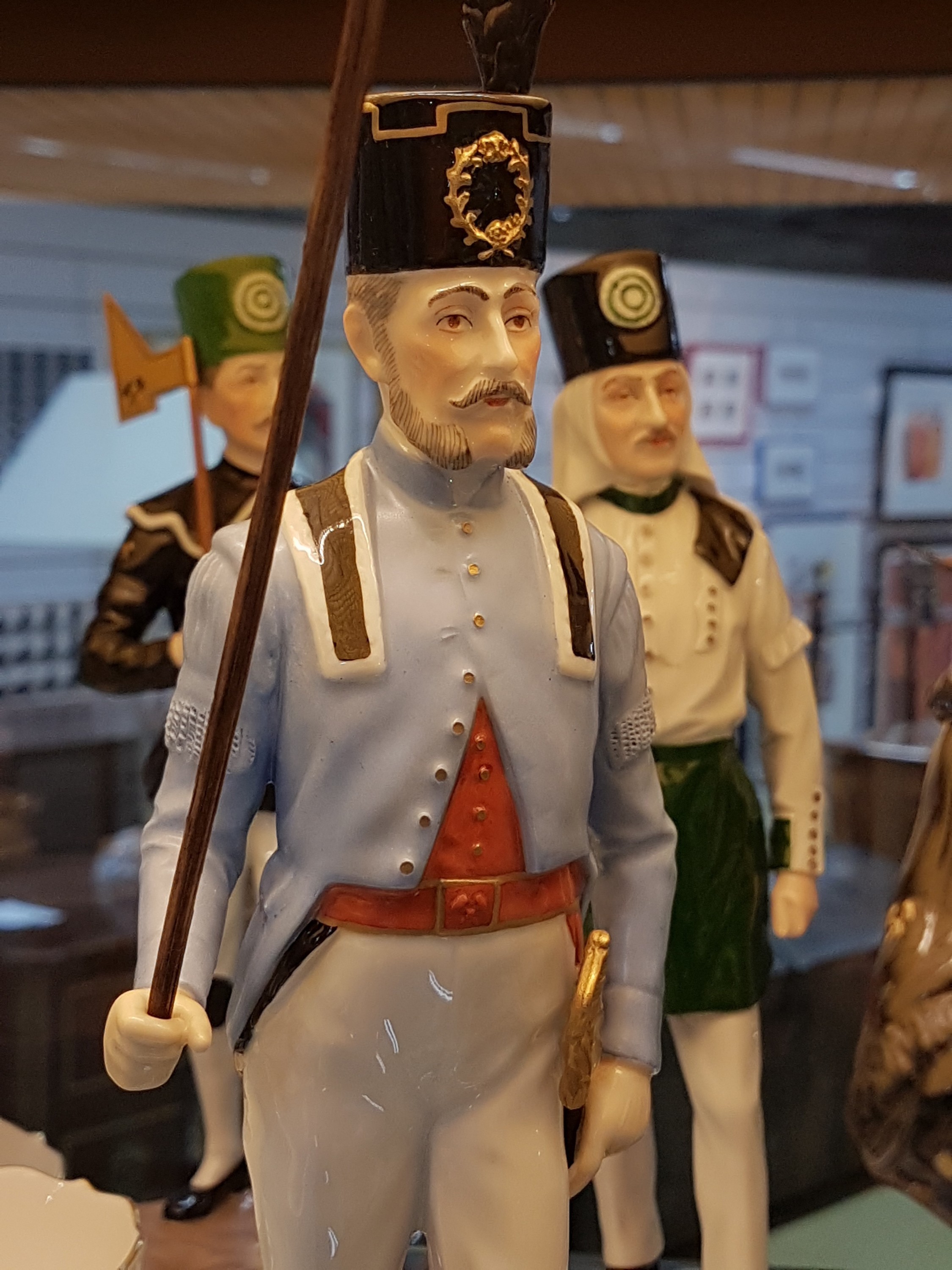 Detail g: 11 Porzellanfiguren der sog. "Hüttenparade", Potschappel, Dresden, Porzellan, farbig staffiert, Darstellung 11 verschiedener Gattungen von ...