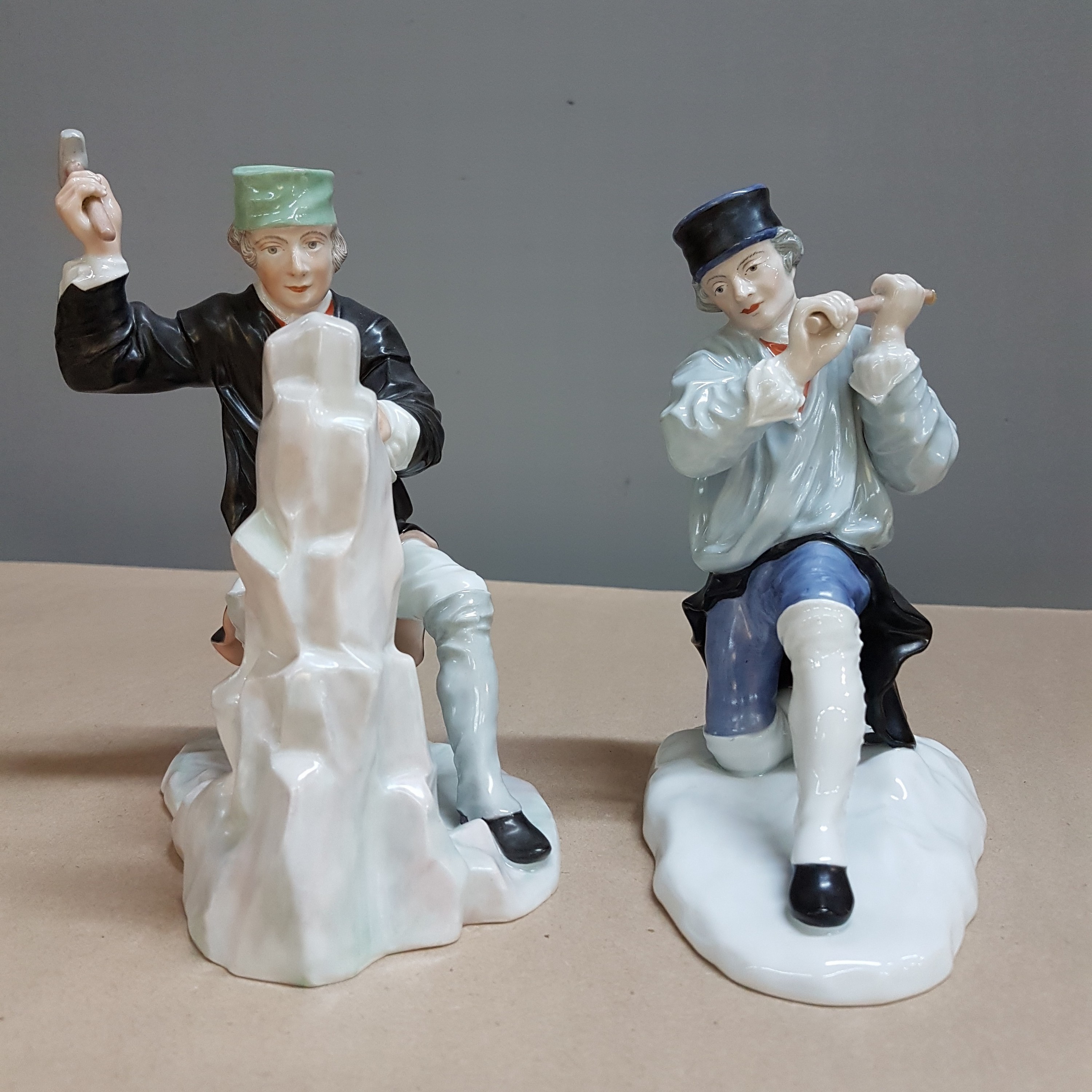 Detail a: 8 Porzellanfiguren von Bergleuten, Fürstenberg, 2.Hälfte 20.Jh., Porzellan, farbig und goldstaffiert, Darstellung der verschiedenen Arbeiten im ...