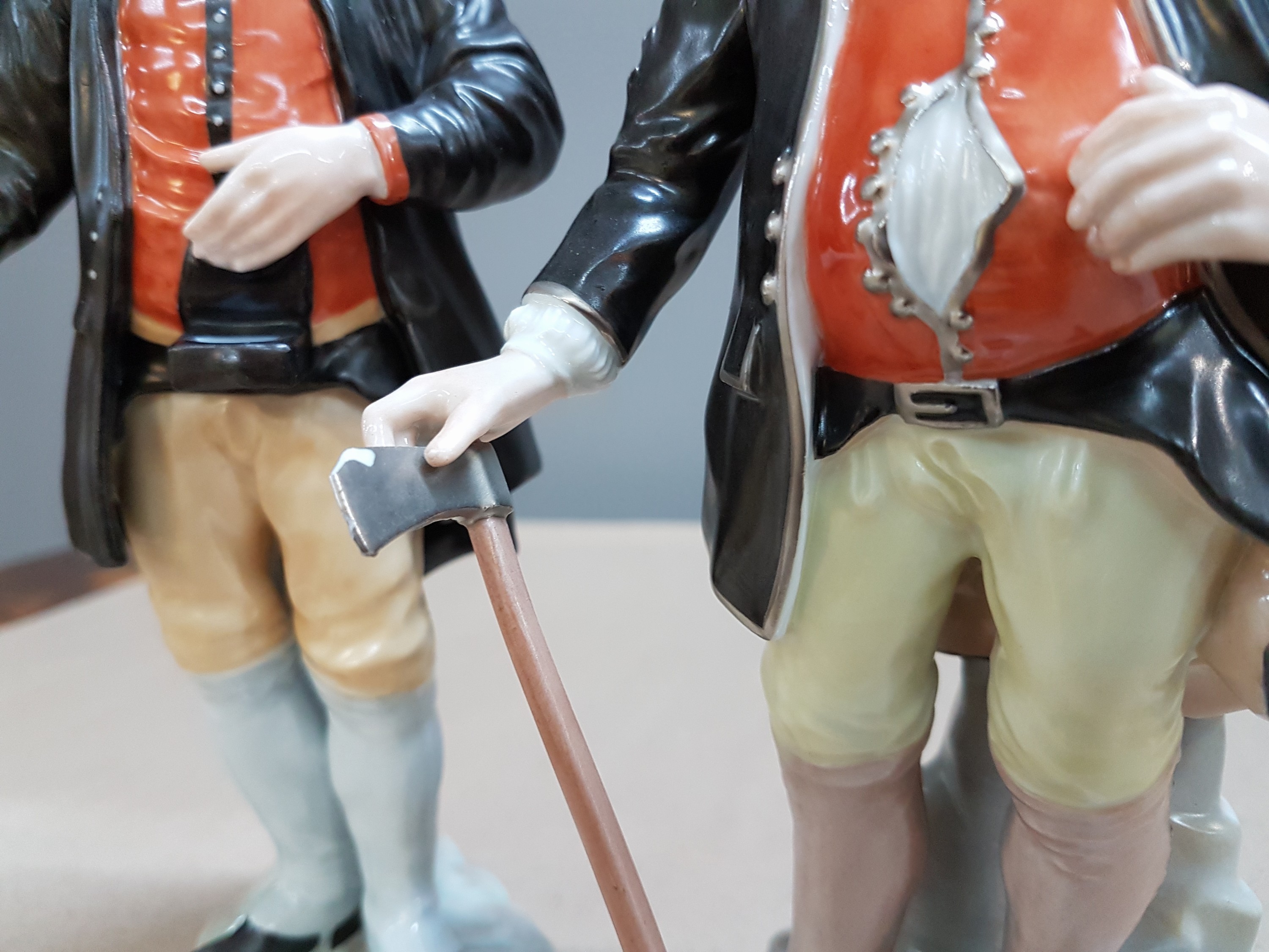 Detail m: 8 Porzellanfiguren von Bergleuten, Fürstenberg, 2.Hälfte 20.Jh., Porzellan, farbig und goldstaffiert, Darstellung der verschiedenen Arbeiten im ...