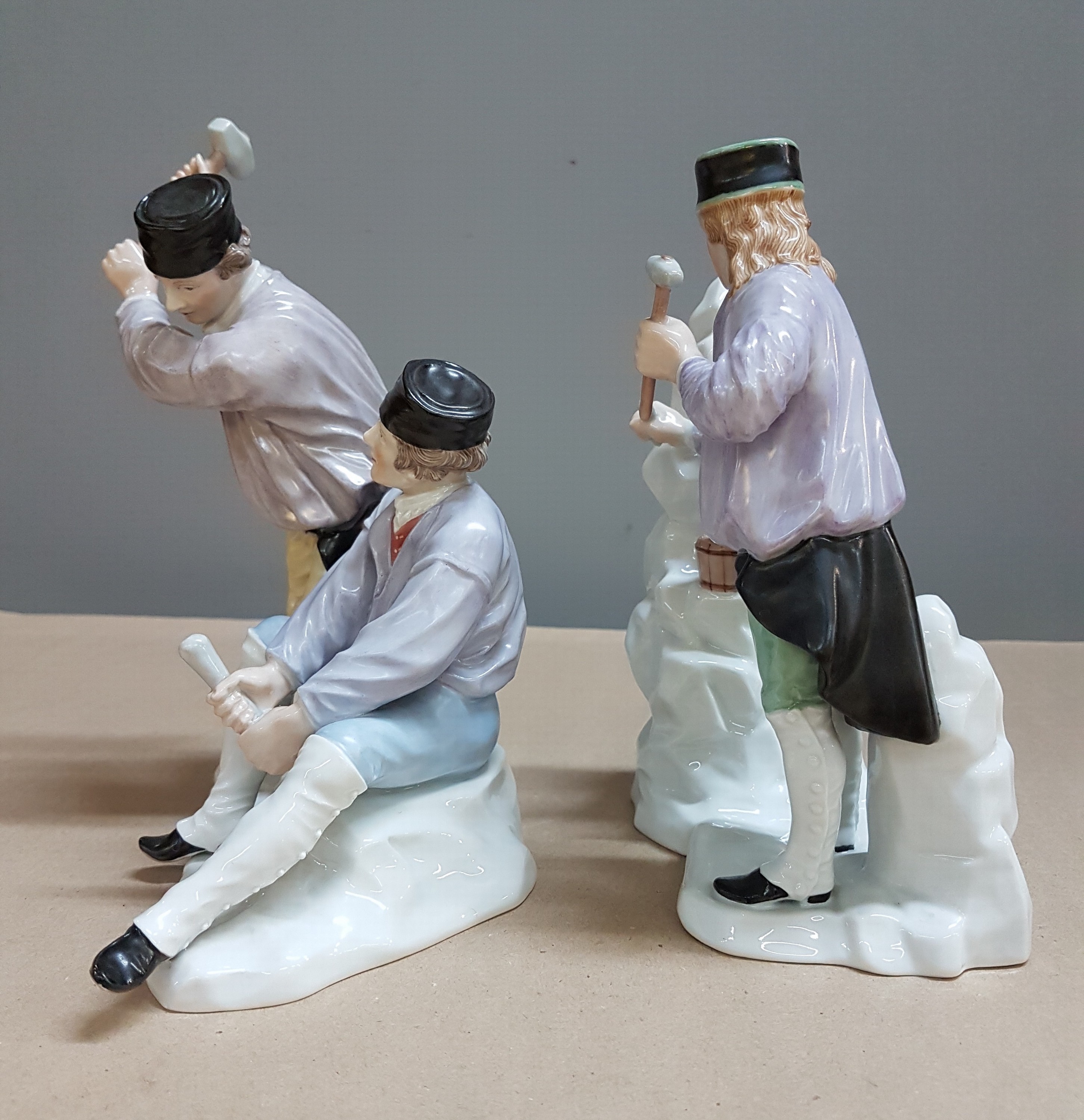 Detail o: 8 Porzellanfiguren von Bergleuten, Fürstenberg, 2.Hälfte 20.Jh., Porzellan, farbig und goldstaffiert, Darstellung der verschiedenen Arbeiten im ...