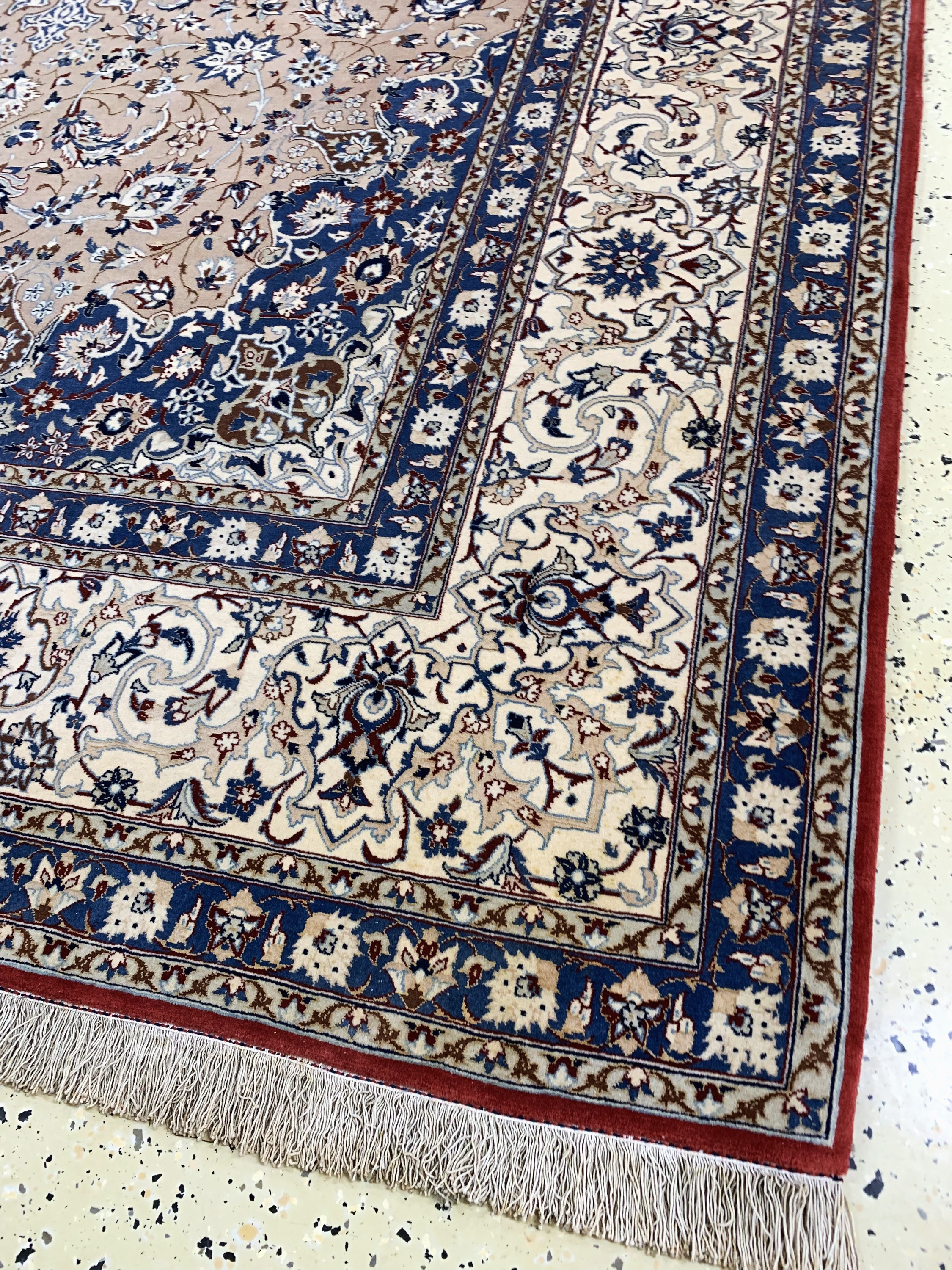 Detail c: Nain "Tudeshk" fein, Persien, Anfang 20.Jhd., Korkwolle mit Seide, ca. 347 x 220 cm, EHZ: 2, minimaler Mottenfraß am Rand