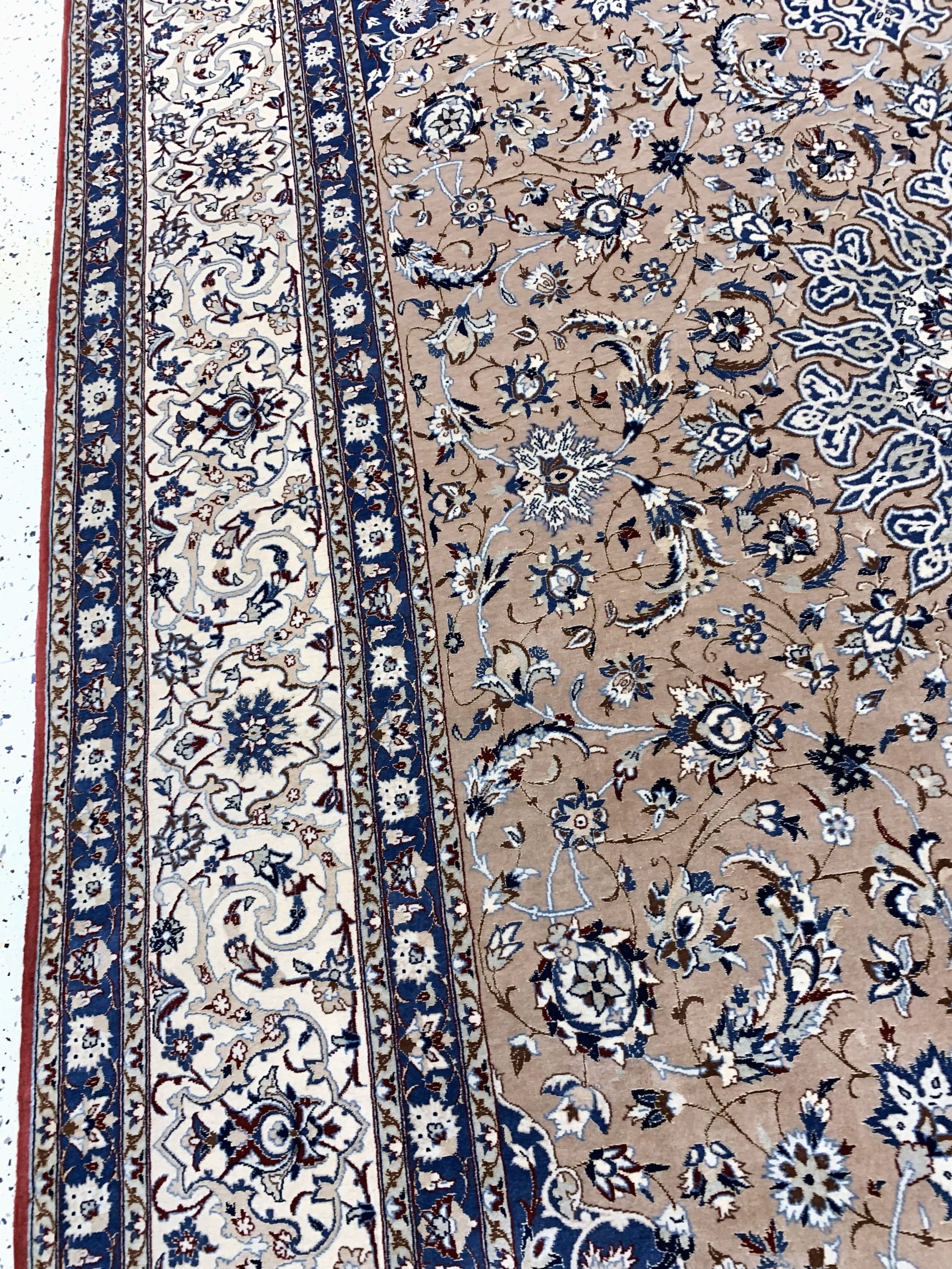 Detail e: Nain "Tudeshk" fein, Persien, Anfang 20.Jhd., Korkwolle mit Seide, ca. 347 x 220 cm, EHZ: 2, minimaler Mottenfraß am Rand
