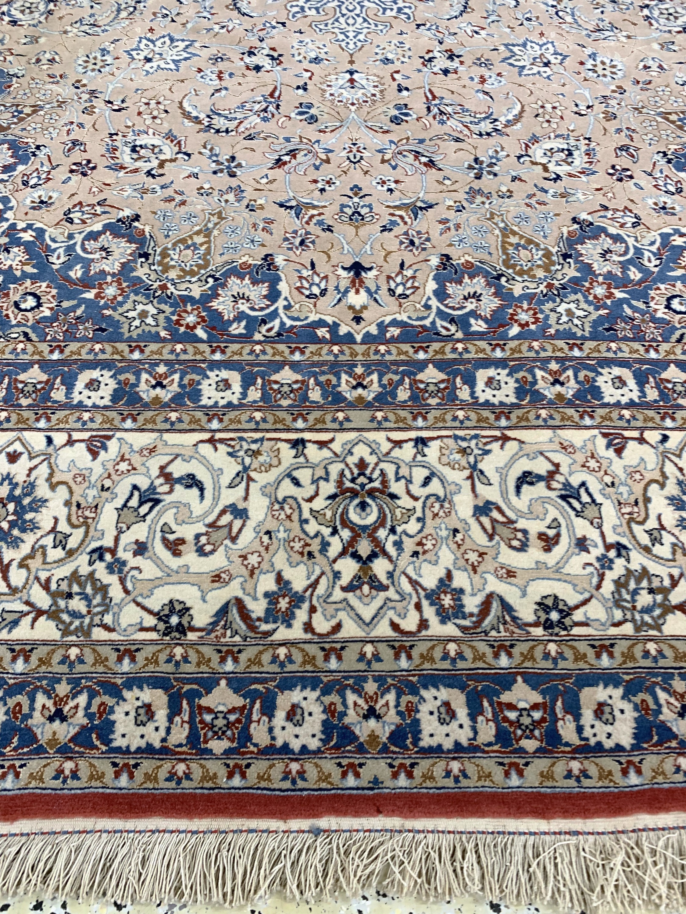 Detail h: Nain "Tudeshk" fein, Persien, Anfang 20.Jhd., Korkwolle mit Seide, ca. 347 x 220 cm, EHZ: 2, minimaler Mottenfraß am Rand