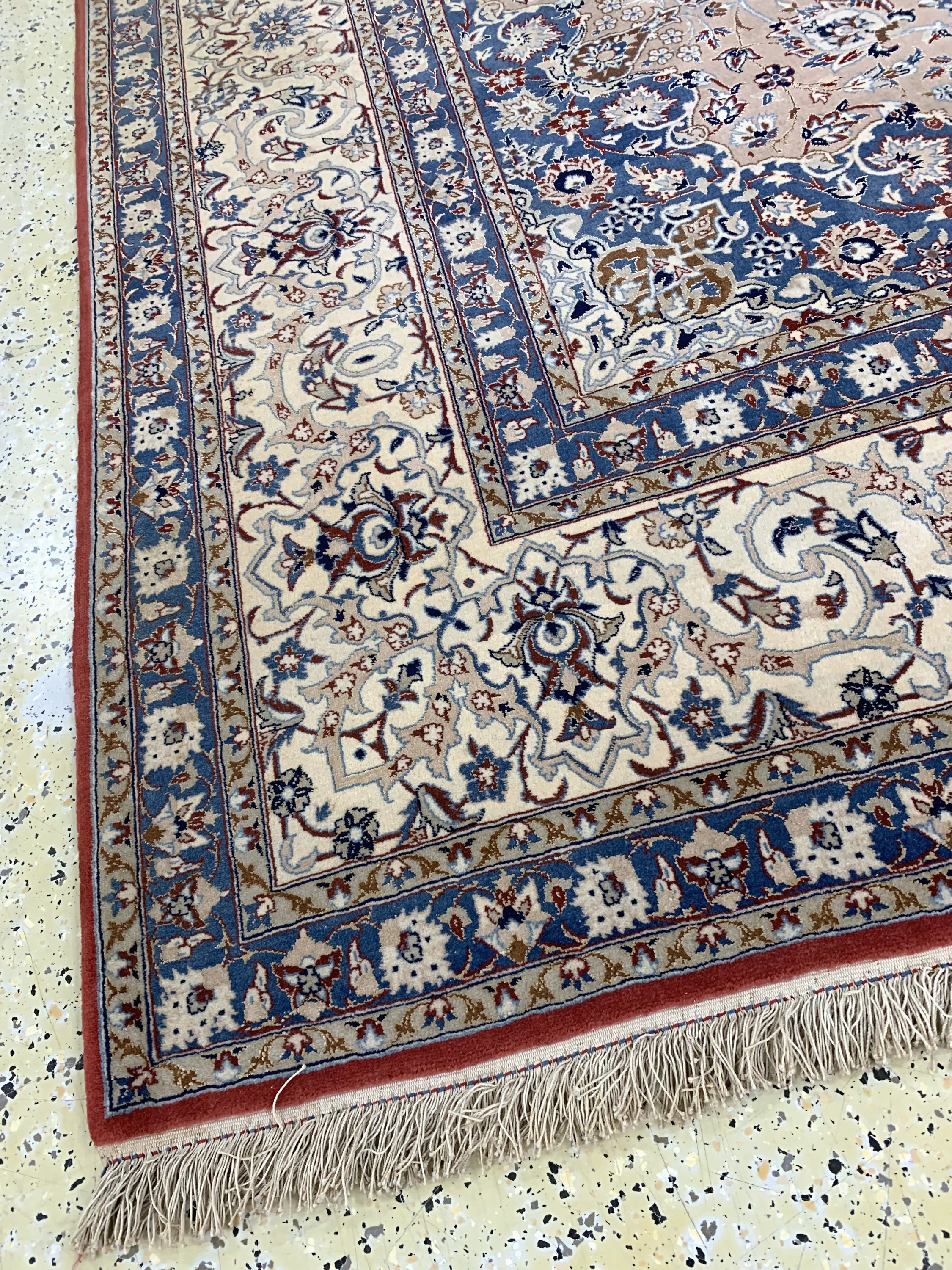Detail i: Nain "Tudeshk" fein, Persien, Anfang 20.Jhd., Korkwolle mit Seide, ca. 347 x 220 cm, EHZ: 2, minimaler Mottenfraß am Rand