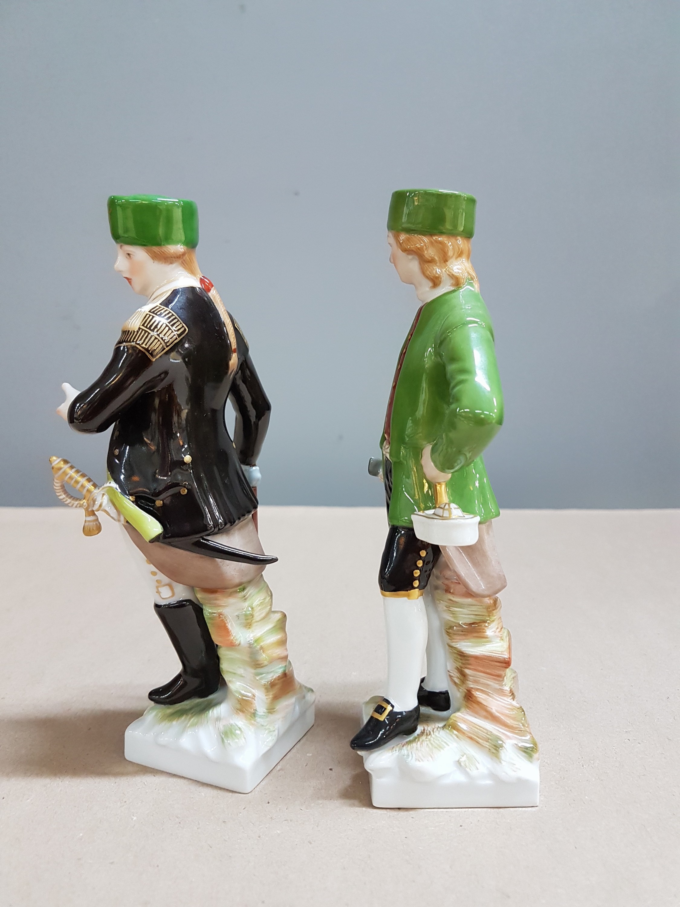 Detail b: 2 Porzellanfiguren Preußischer und Hannoverscher Bergmann, KPM Berlin, Entw. Johannes Eckstein (1735-1817), 2.Hälfte 20.Jh., Porzellan, ...