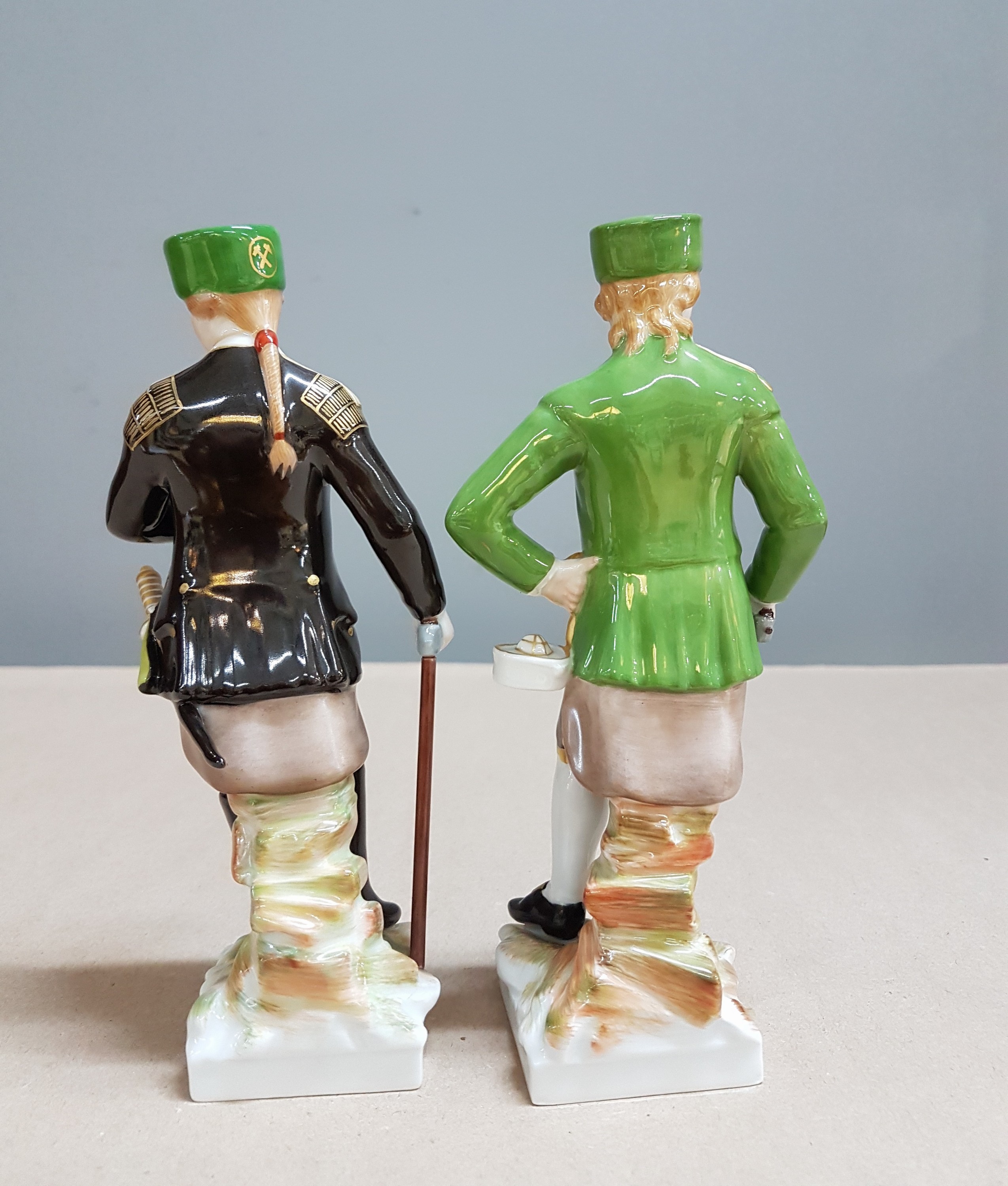 Detail c: 2 Porzellanfiguren Preußischer und Hannoverscher Bergmann, KPM Berlin, Entw. Johannes Eckstein (1735-1817), 2.Hälfte 20.Jh., Porzellan, ...