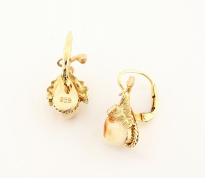 27010200b - 14 kt Gold Grandel-Ohrhänger, 1950er Jahre, GG/RG 585/000, Eichenlaubdekor, 2 Grandeln, ...