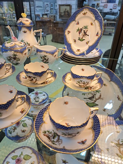 27010239a - Mokka- bzw. Espressoservice, Herend Ungarn, 20. Jh., Dekor Rothschild mit blauem ...