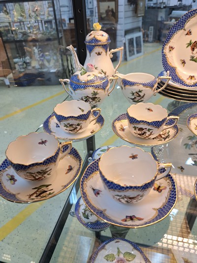 27010239b - Mokka- bzw. Espressoservice, Herend Ungarn, 20. Jh., Dekor Rothschild mit blauem ...