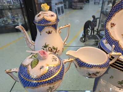 27010239c - Mokka- bzw. Espressoservice, Herend Ungarn, 20. Jh., Dekor Rothschild mit blauem ...