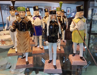 27010258a - 11 Porzellanfiguren der sog. ´Hüttenparade´, Potschappel, Dresden, Porzellan, farbig ...