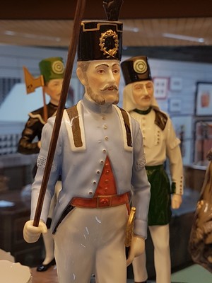 27010258g - 11 Porzellanfiguren der sog. ´Hüttenparade´, Potschappel, Dresden, Porzellan, farbig ...