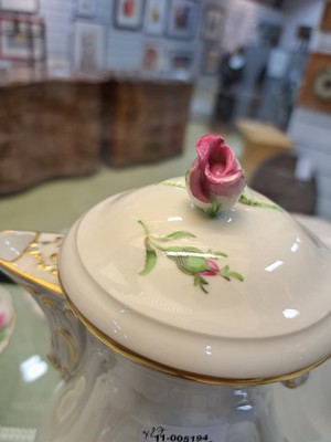 27010282c - Kaffeeservice für 6 Personen, Meissen, 20. Jh., 1. Wahl, Dekor rote Rose mit ...