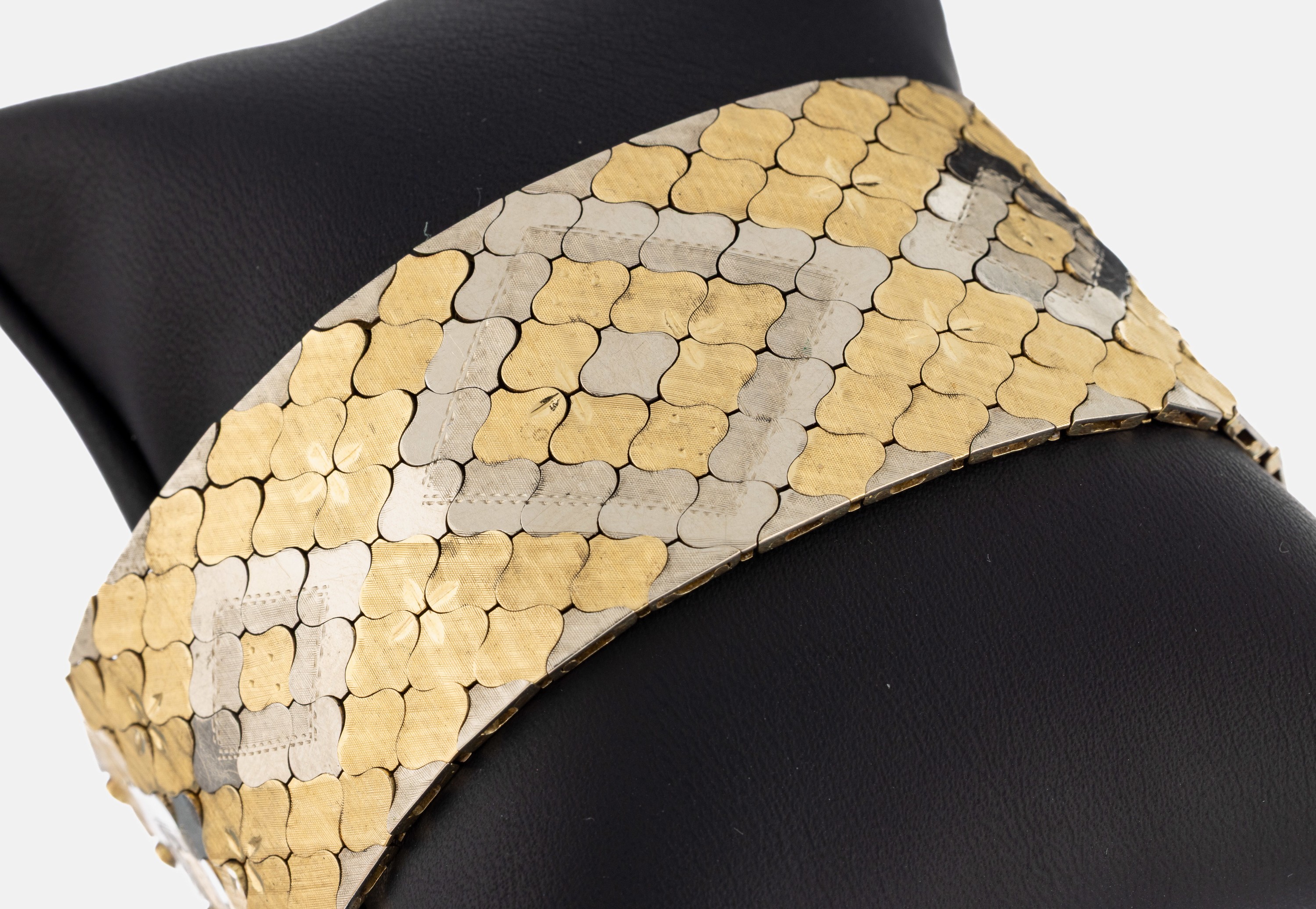 Image 27010304 - 18 kt Gold Armband, GG/WG/RG 750/000, Wabenmuster, L. ca. 19 cm, Kastenschloss mit ...