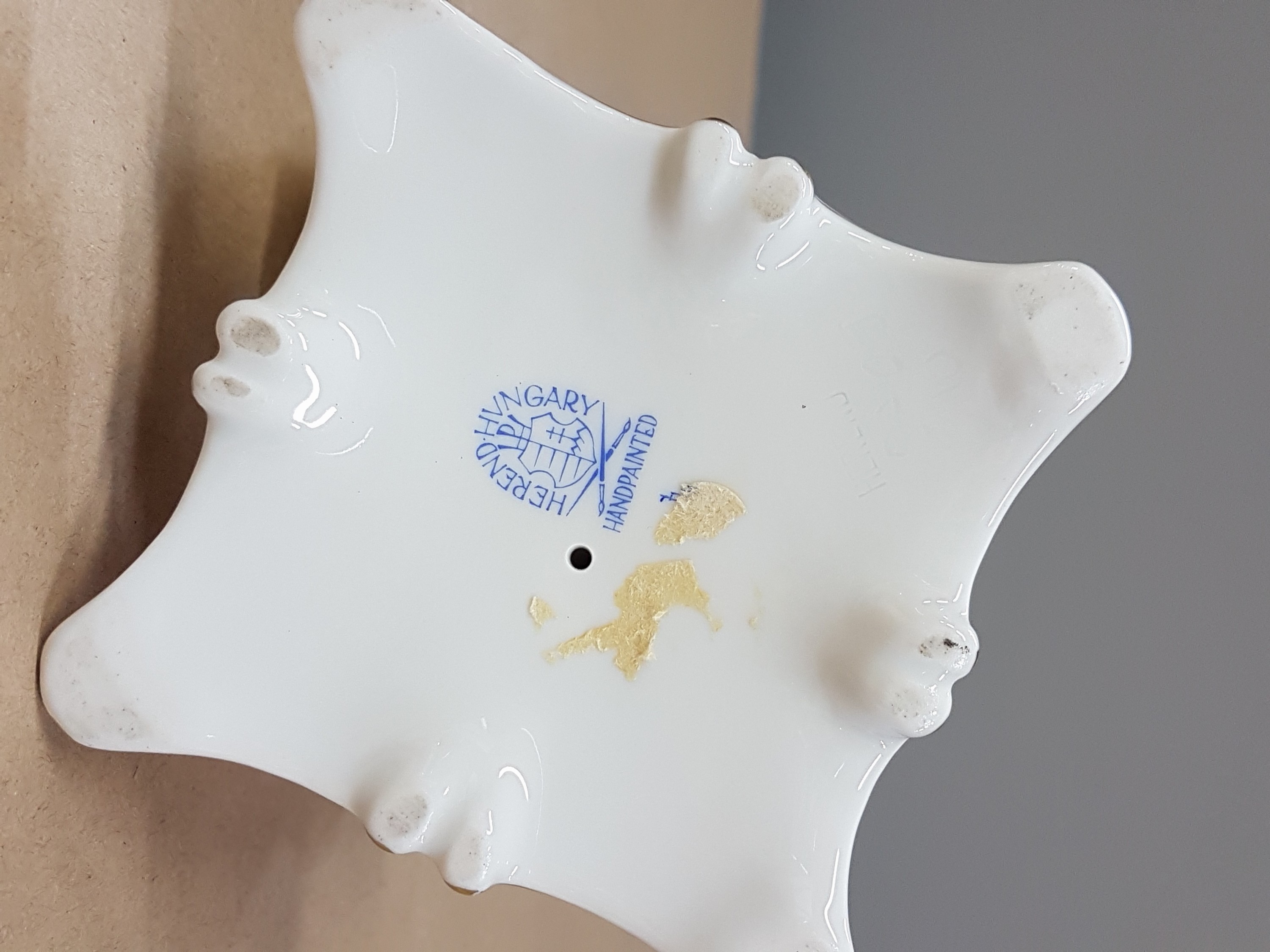 Detail f: Porzellanfigur, Herend, Ungarn, Porzellan, höfische Damen bei der Toilette, H. 17 cm