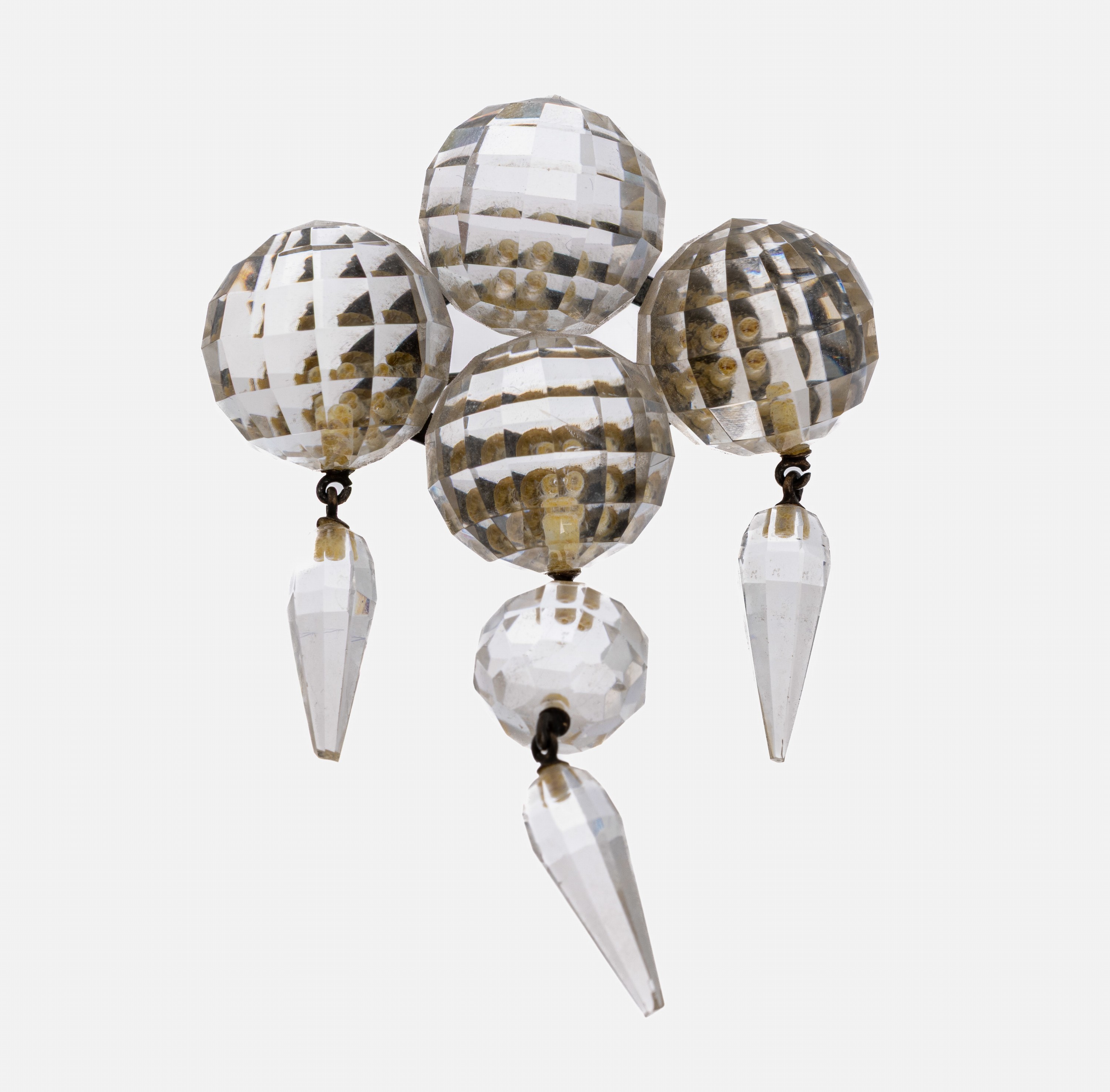 Image 27010352 - Bergkristall-Brosche, Idar-Oberstein um 1880- 1900, 4 gr. facett. Bergkristall-Kugeln, ...