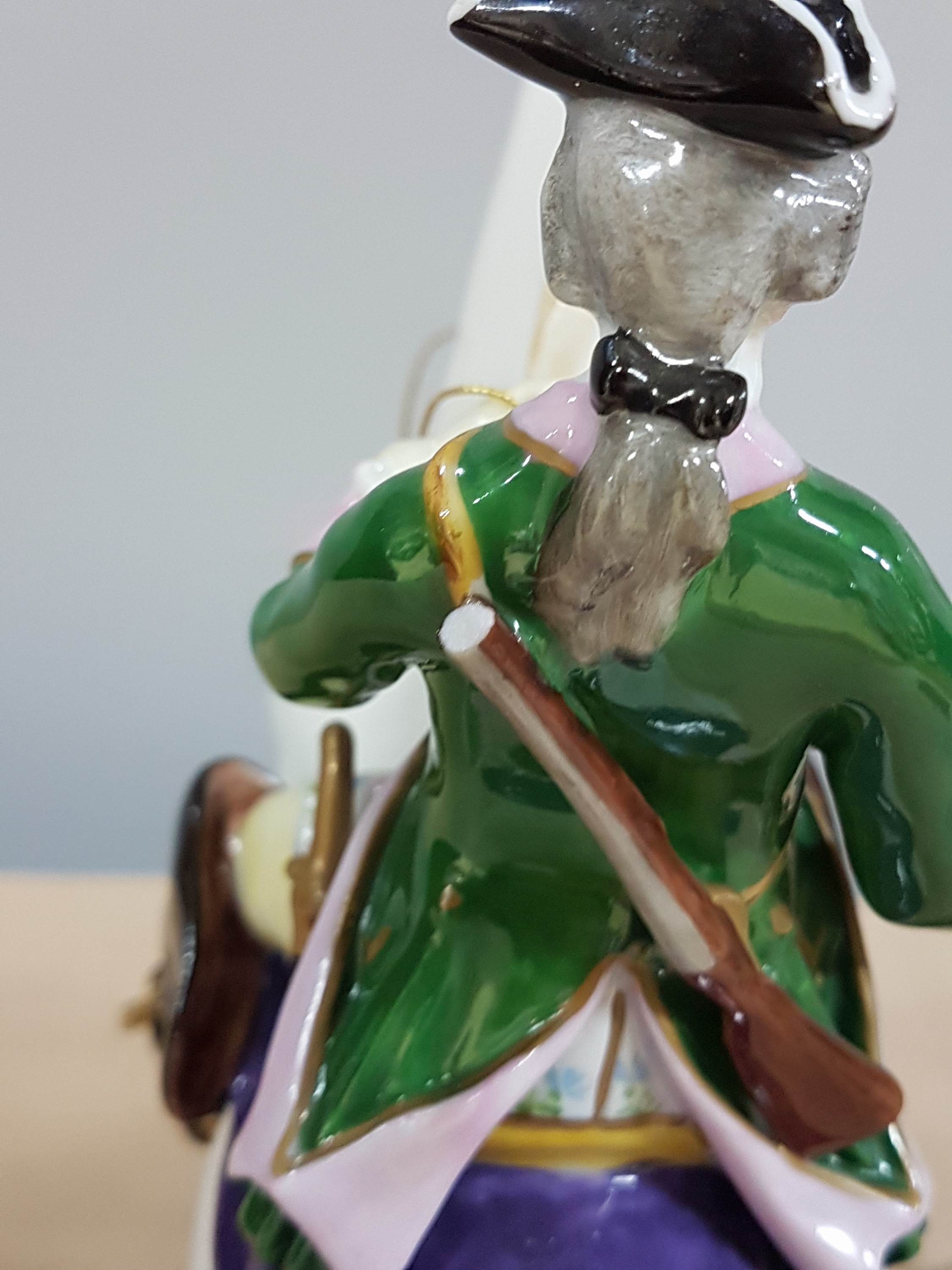 Detail c: Paar Porzellanfiguren Reiter, Aelteste Volkstedt, Thüringen, 2. Hälfte 20.Jh., Porzellan, farbig und goldstaffiert, herrschaftliches Reiterpaar, H. ...