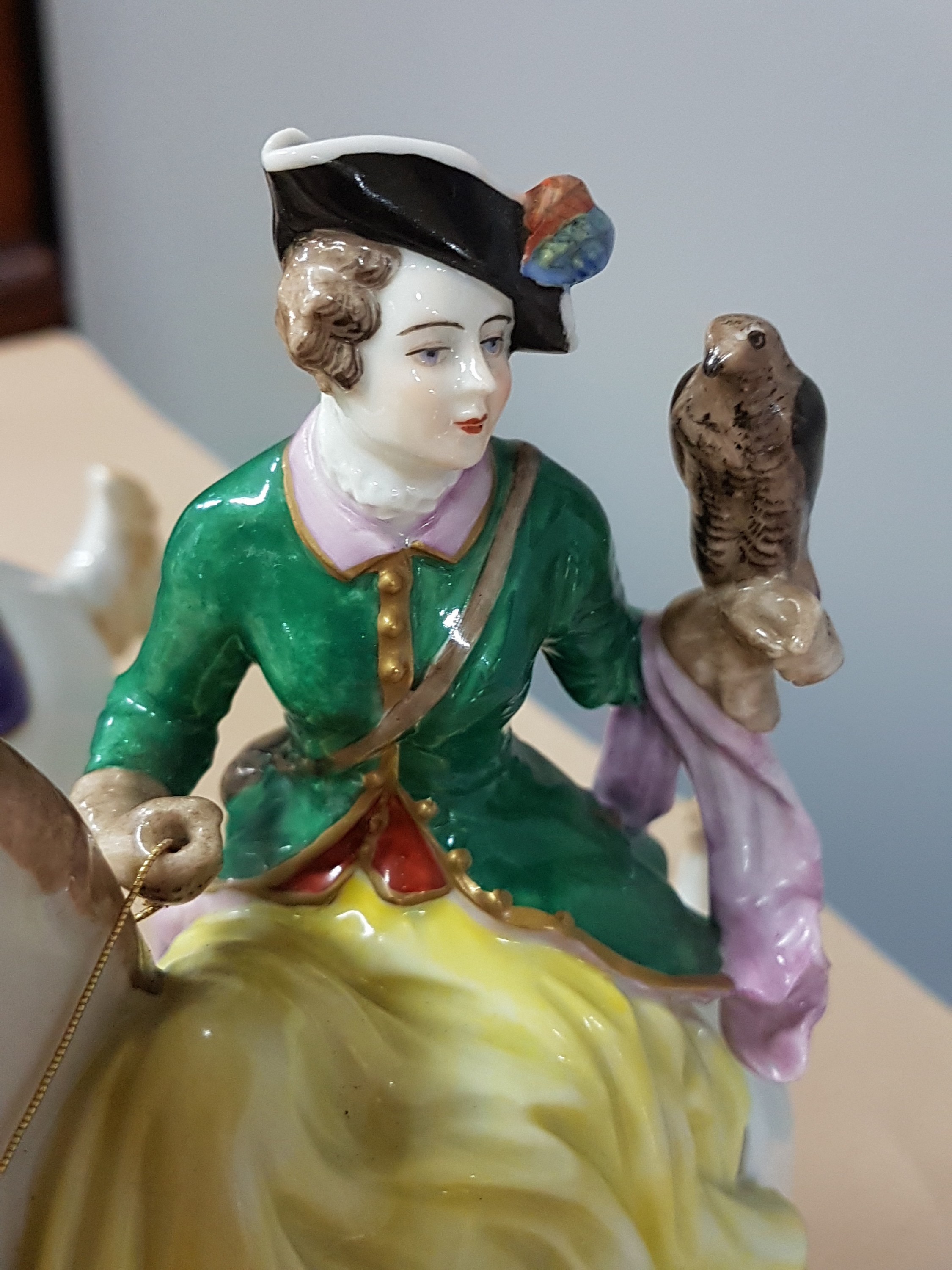 Detail i: Paar Porzellanfiguren Reiter, Aelteste Volkstedt, Thüringen, 2. Hälfte 20.Jh., Porzellan, farbig und goldstaffiert, herrschaftliches Reiterpaar, H. ...