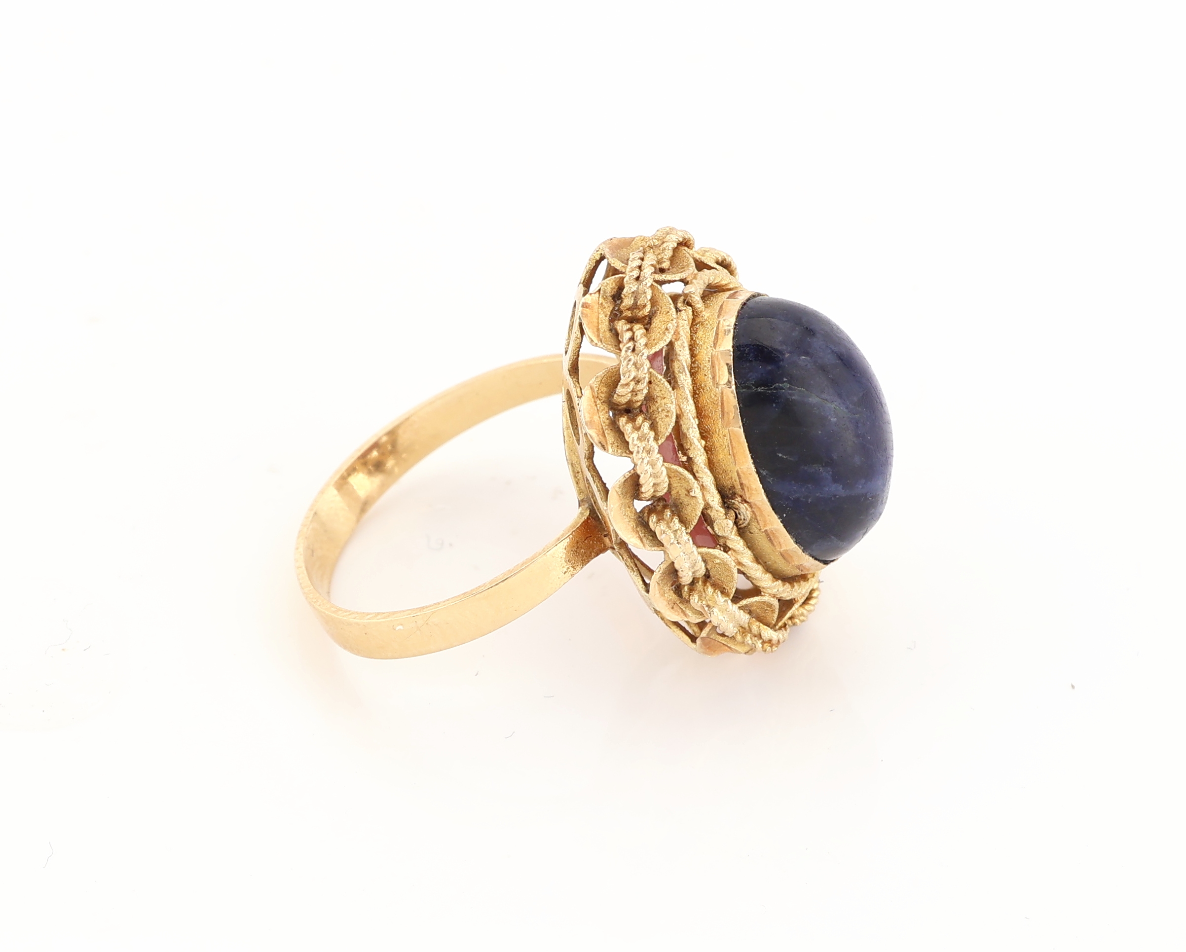 Detail b: 14 kt Gold Farbstein-Ring, GG 585/000 gepr., drehbarer Ringkopf, 1 Seite Rhodochrosit-Cabochon, 1 Seite Sodalith- Cabochon, RW 55, ca. 6.9 g