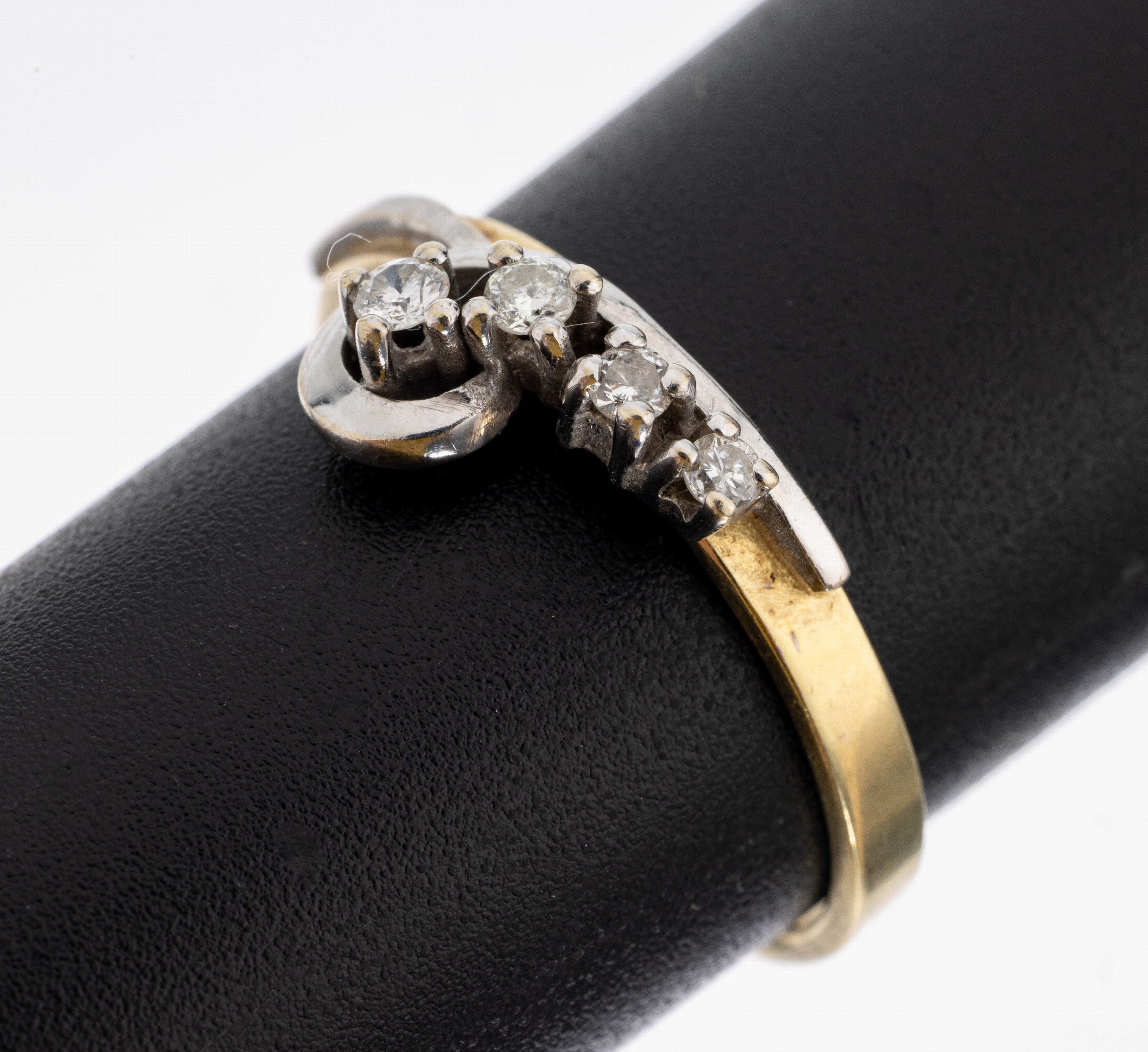 Image 27010503 - 14 kt Gold Brillant-Ring, GG/WG 585/000, 4 in WG gefasste Brillanten zus. ca. 0.10 ct ...