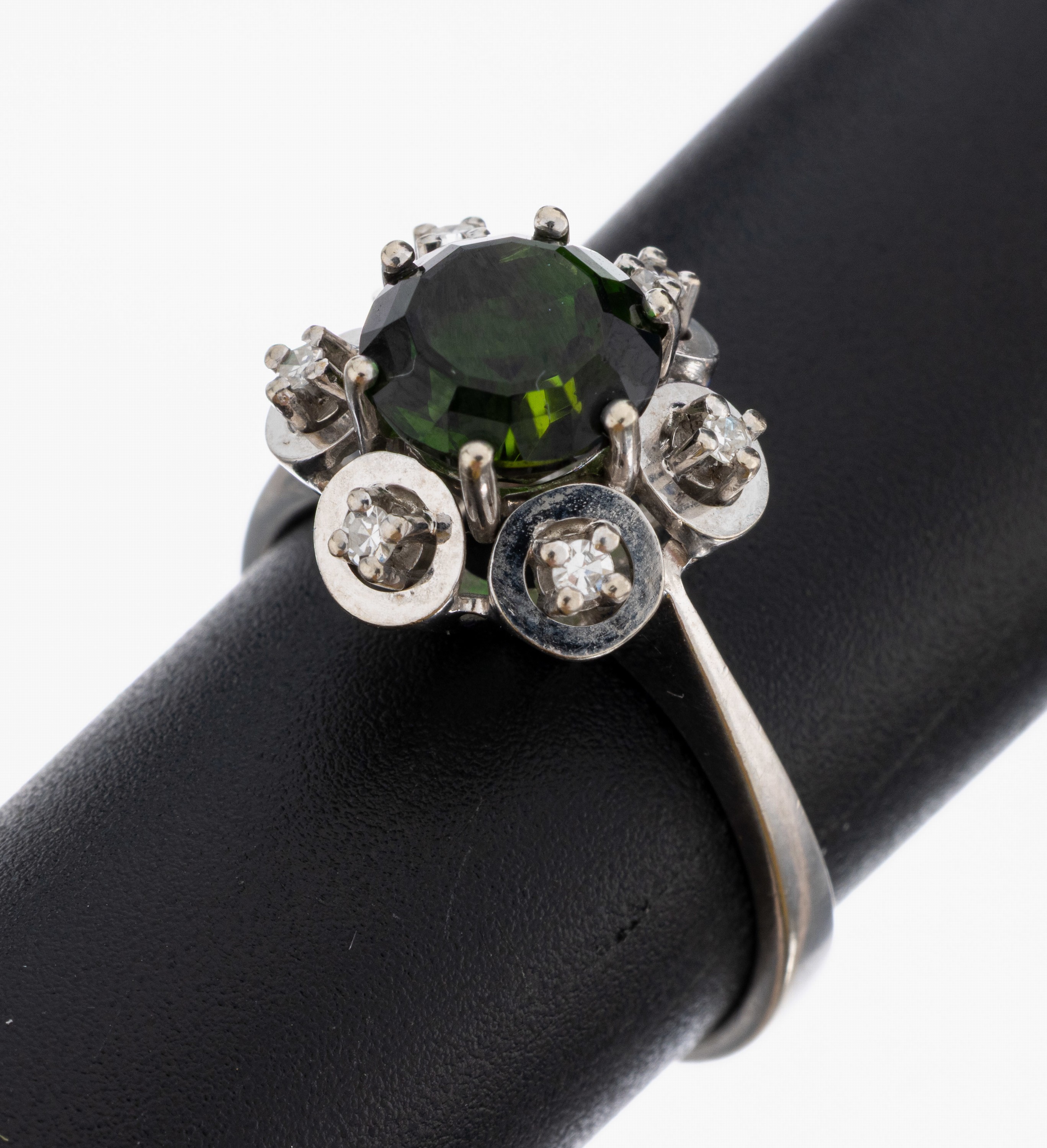 Image 27010516 - 14 kt Gold Turmalin-Diamant-Ring, WG 585/000, erhaben gefasster rundfacett. Turmalin ...