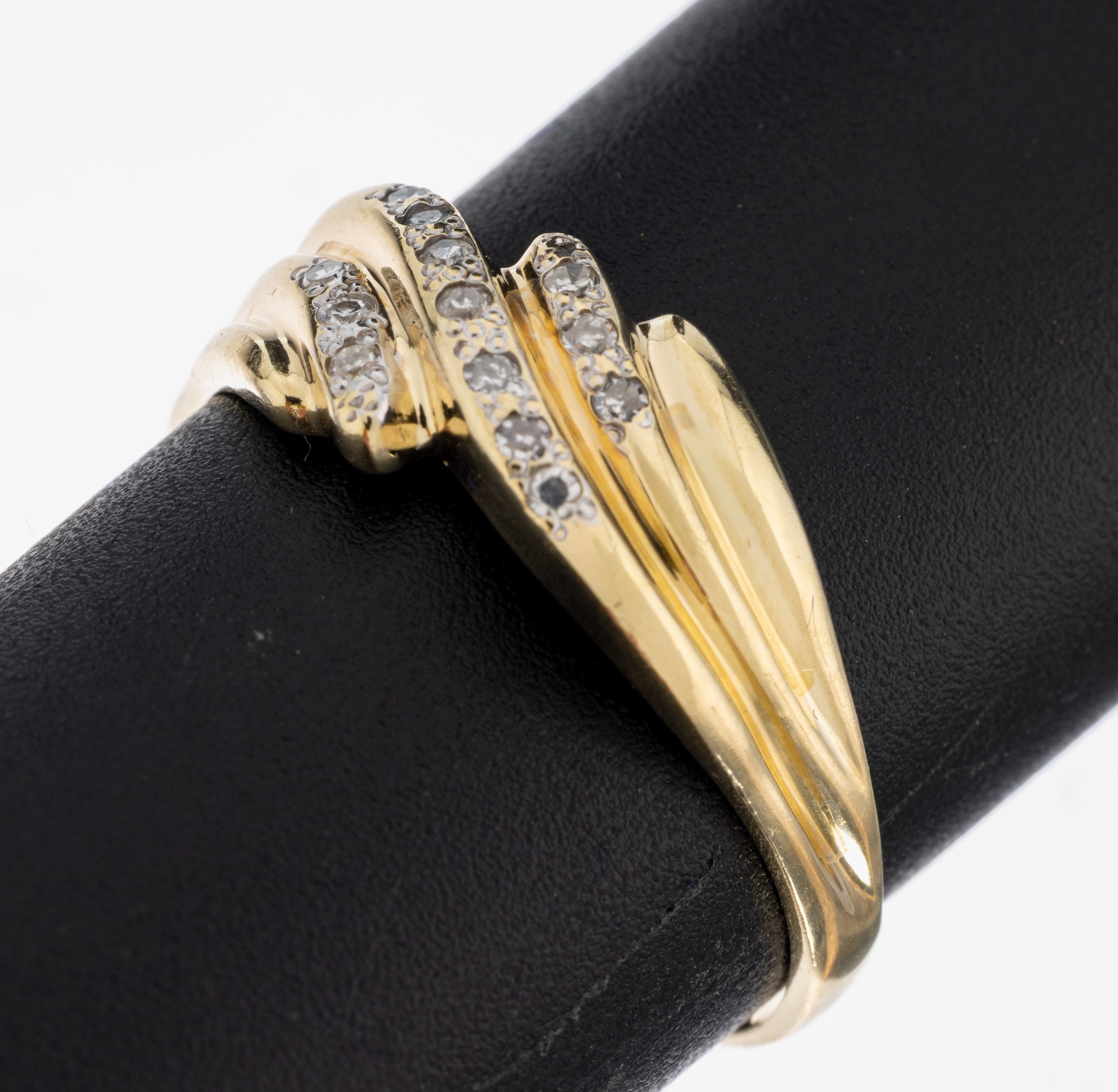 Image 27010517 - 14 kt Gold Diamant-Ring, GG 585/000, geschwungen, 13 8/8-Diamanten zus. ca. 0.06 ct ...