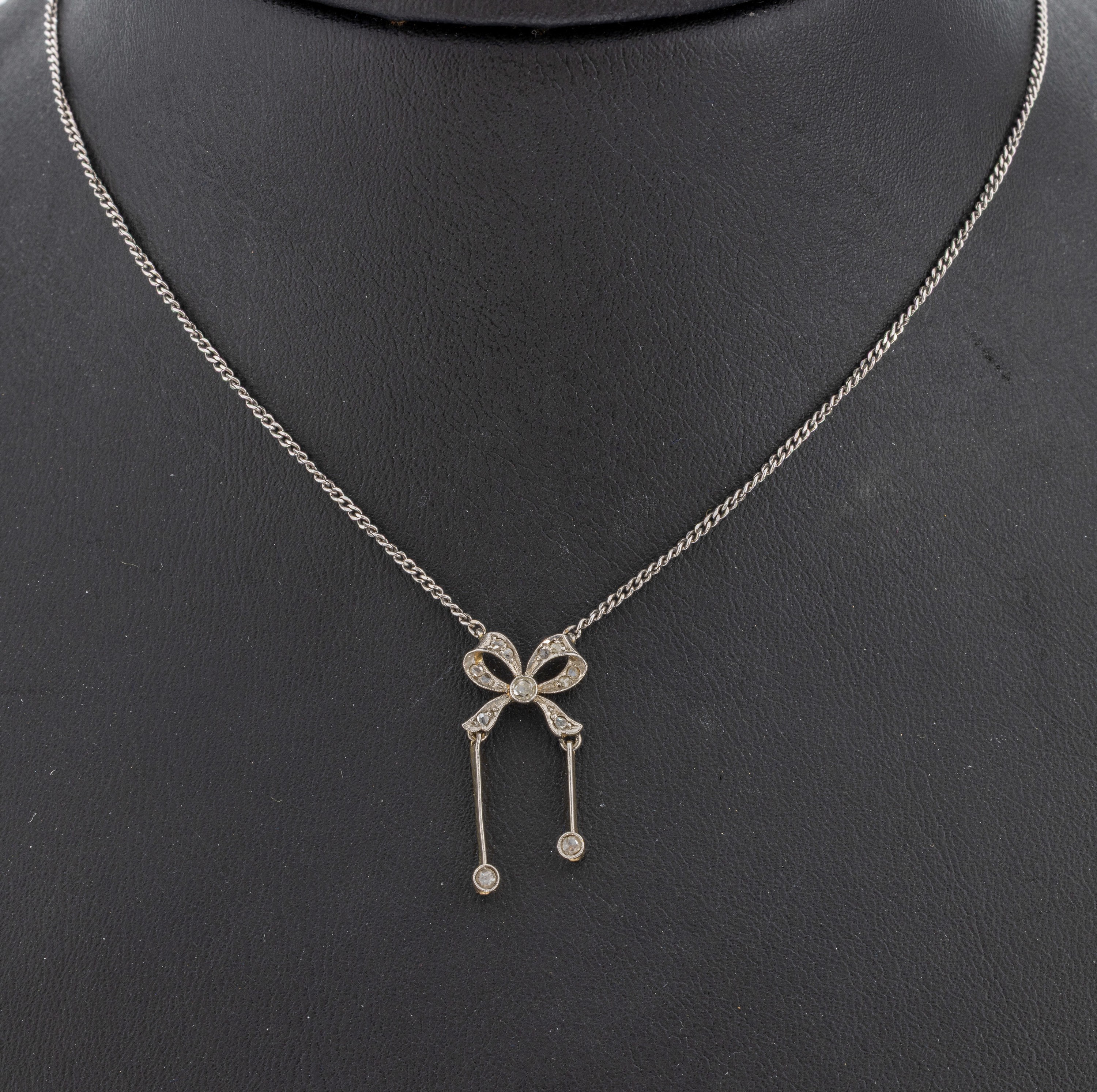 Image 27010524 - Jugendstil-Diamant-Collier, um 1910, schleifenf. Mittelteil mit 2 bewegl. Abhängungen, ...