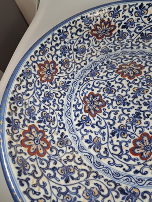 27010504b - Paar Teller, China, um 1900, , Porzellan, unterglasurblauer Dekor, Rot und Golden ...